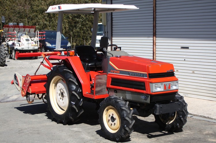  中古トラクター FF245 24馬力 パワステ 4WD バイザー