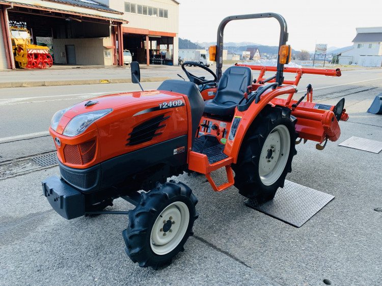 クボタ 中古トラクター T240Dの商品画像1