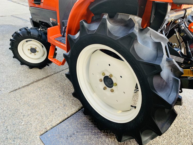 クボタ 中古トラクター T240Dの商品画像8