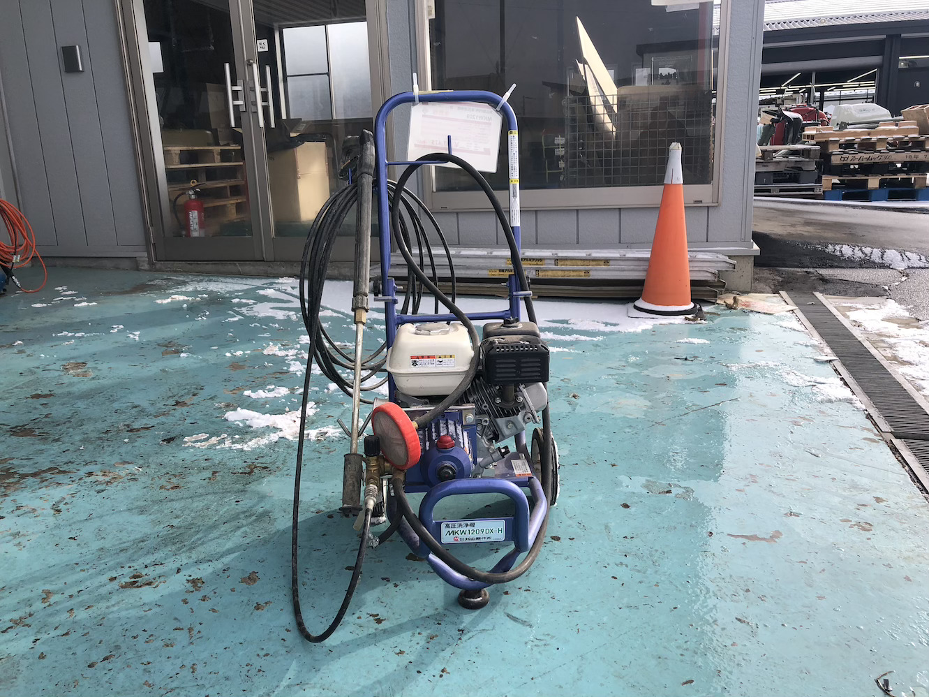 丸山製作所 中古その他 【整備待ち】丸山製作所 高圧洗浄機 MKW1209 寸法 (mm、長 × 幅 × 高):699 × 478 × 940 質量 (kg)26.1 ポンプ:SF30G-WP-S (1209)の商品画像2