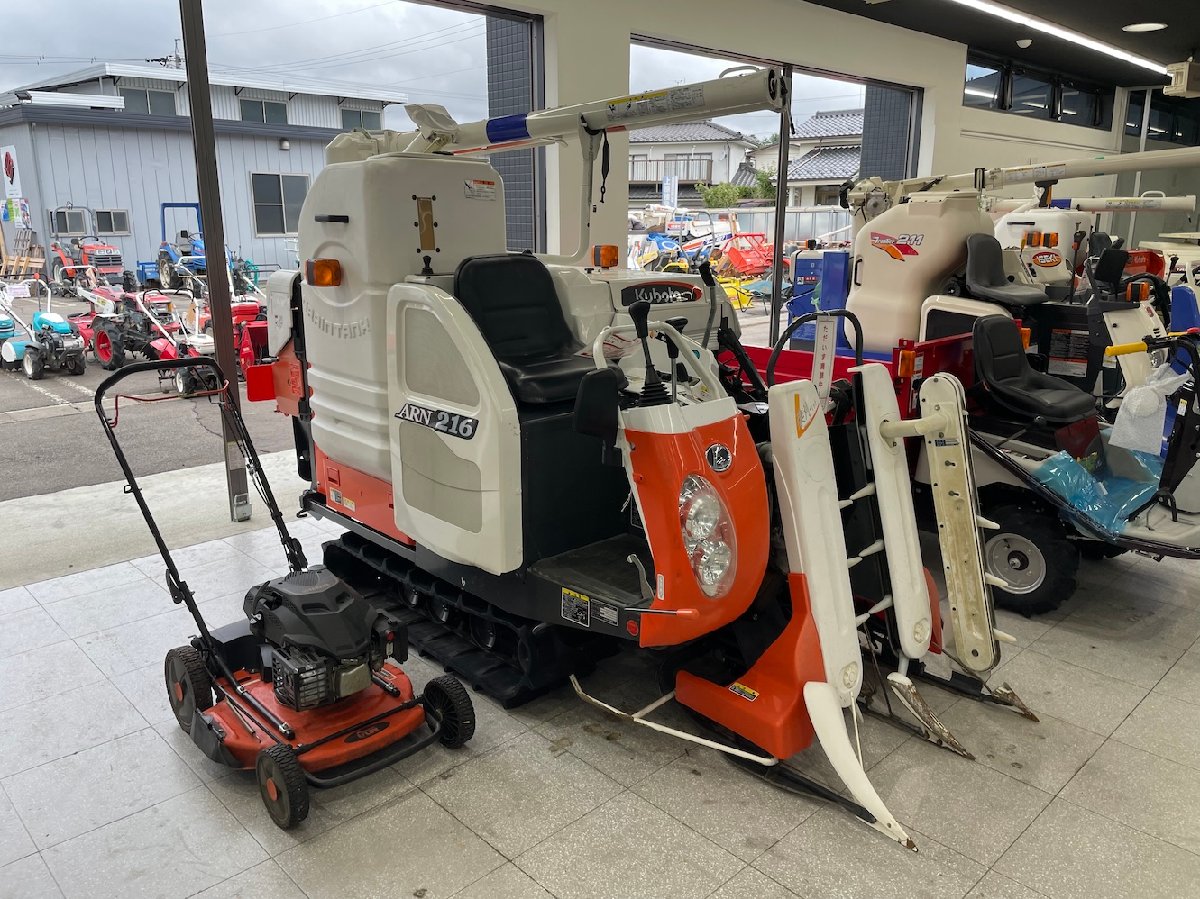  中古コンバイン 【整備待ち】クボタ コンバイン ARN216 長さ×幅×高さ:2750×1580×1870 重量900kg 変速:HST油圧モータ式無段変速