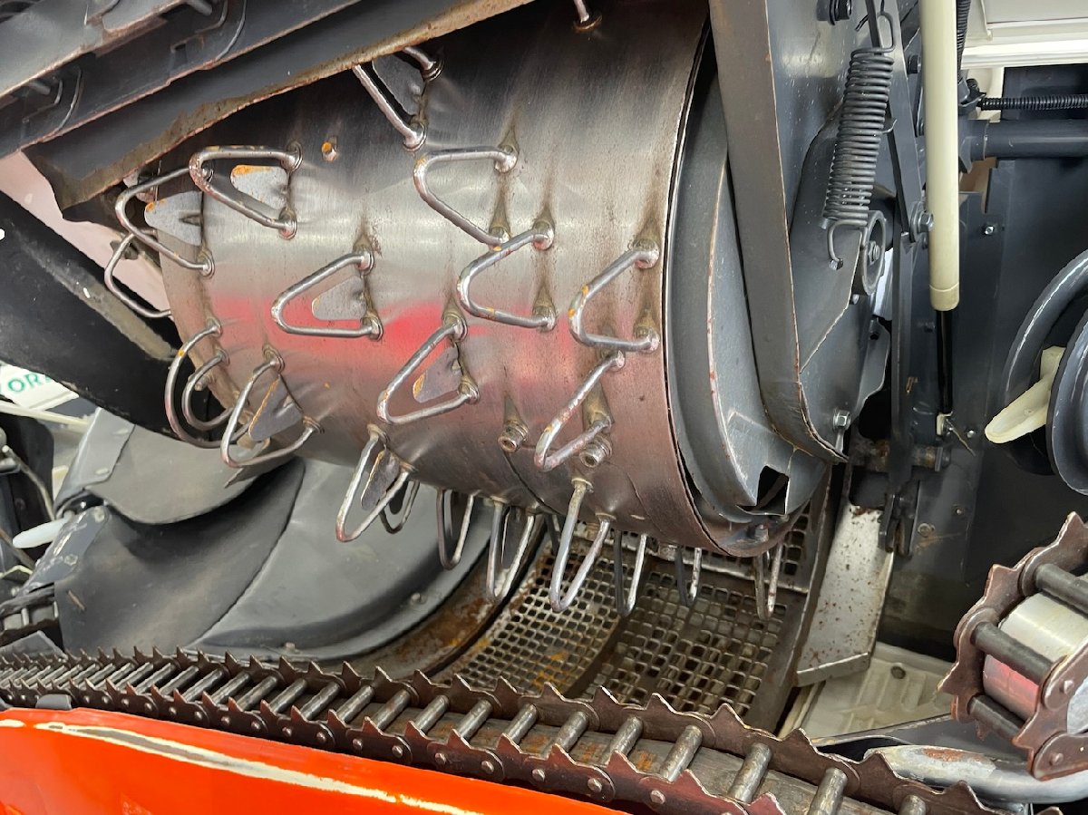  中古コンバイン 【整備待ち】クボタ コンバイン ARN216 長さ×幅×高さ:2750×1580×1870 重量900kg 変速:HST油圧モータ式無段変速の商品画像5