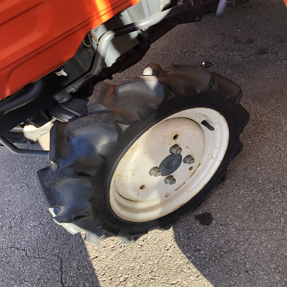 クボタ 中古トラクター クボタ トラクター GB110 機体寸法:1920×1040×1710 出力10.5PS 使用燃料/容量:ディーゼル/13Lの商品画像5