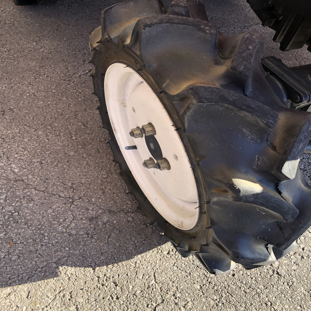 クボタ 中古トラクター クボタ トラクター GB110 機体寸法:1920×1040×1710 出力10.5PS 使用燃料/容量:ディーゼル/13Lの商品画像8