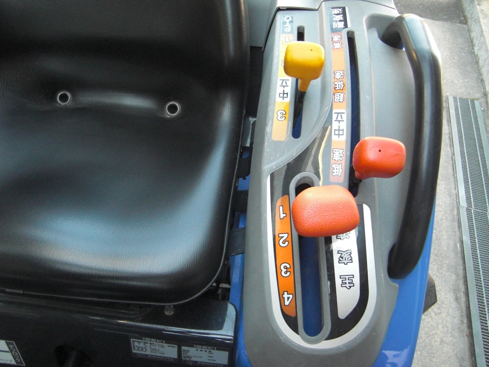 イセキ 中古トラクター TH235-QA15VD     フル装備！　ハンドル切るだけIQターンでらくらく作業！の商品画像4