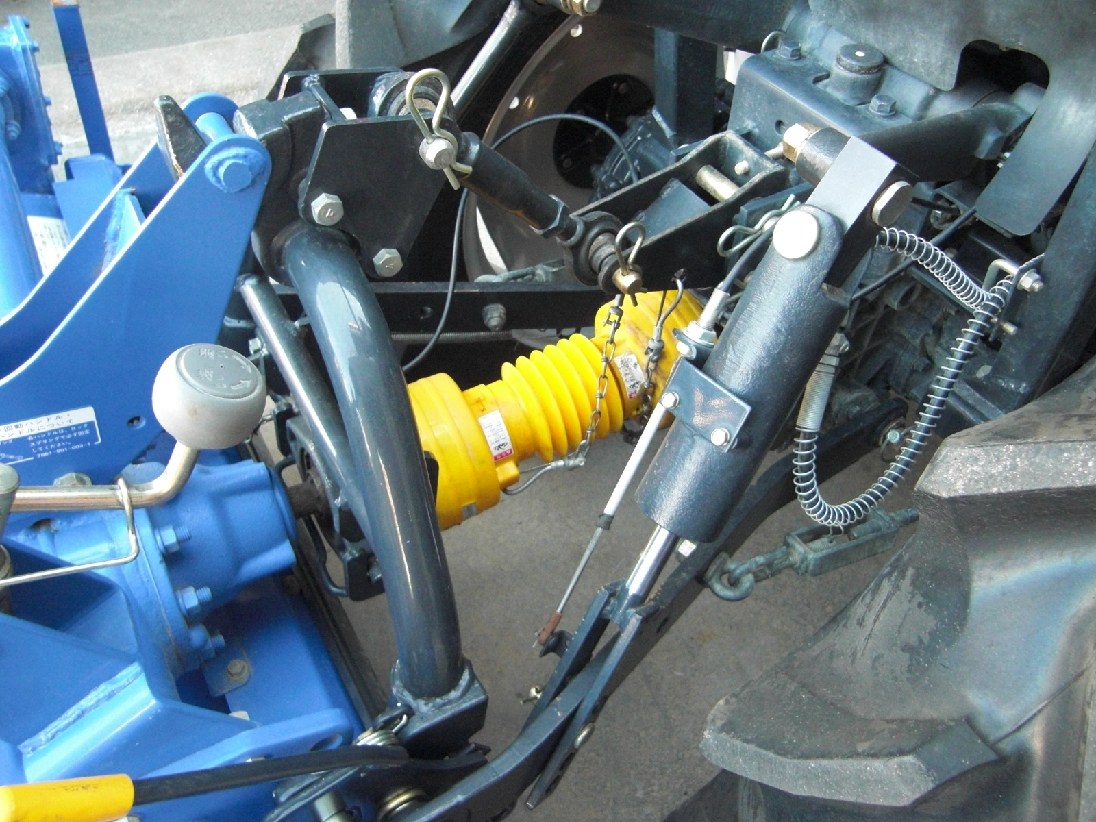 イセキ 中古トラクター TH235-QA15VD     フル装備！　ハンドル切るだけIQターンでらくらく作業！の商品画像6