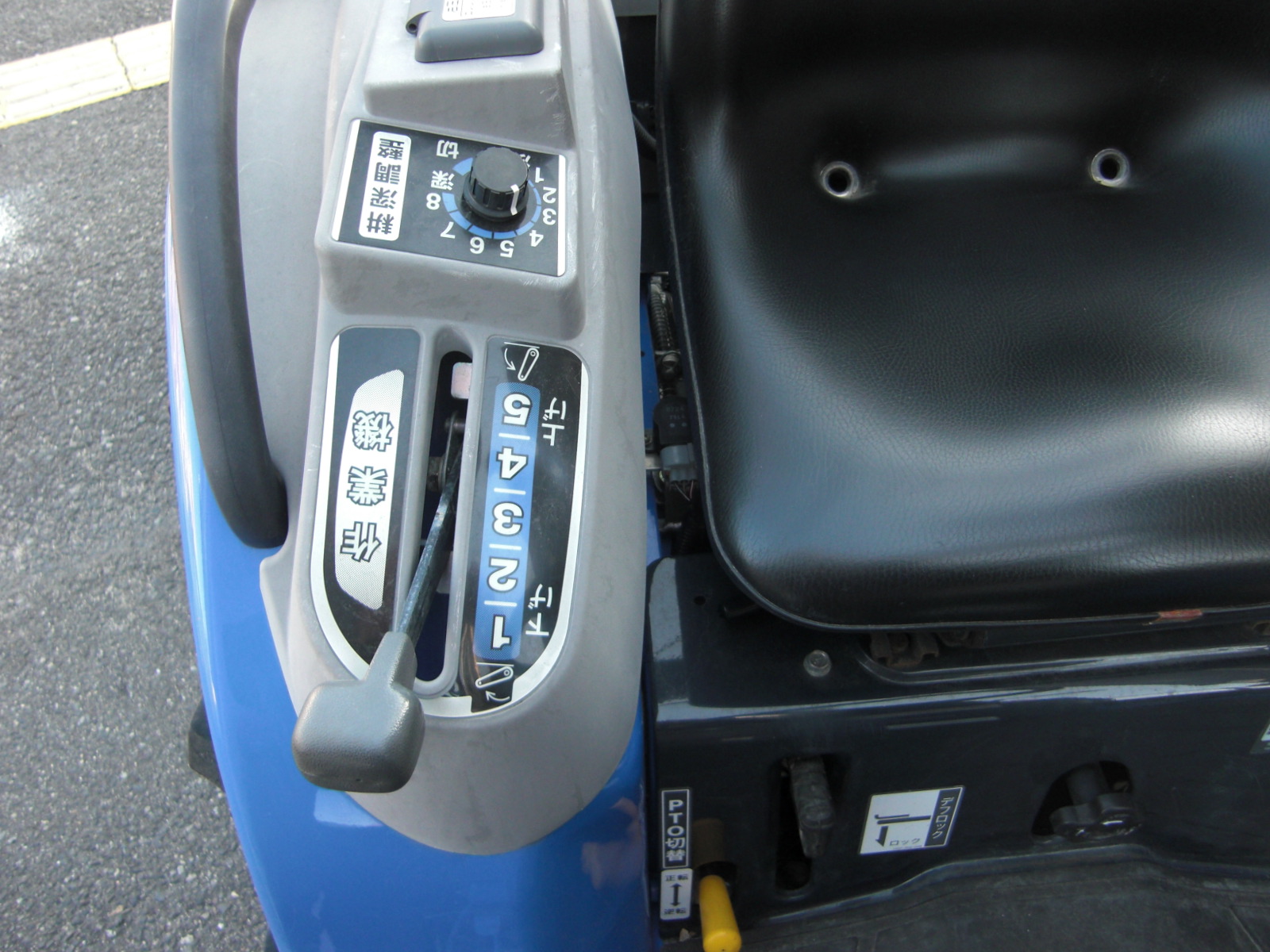 イセキ 中古トラクター TH205-QA14VD　　フル装備！　ハンドル切るだけIQターンでらくらく作業！の商品画像3