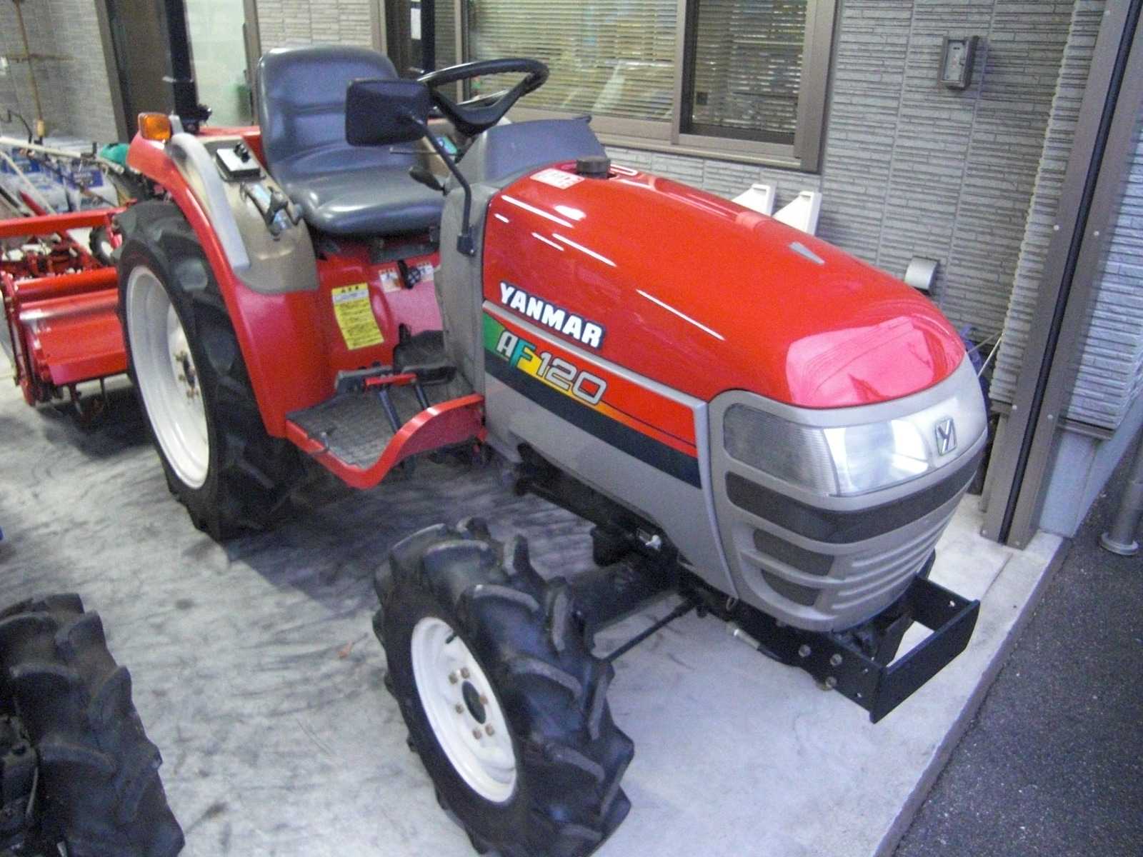 ヤンマー 中古トラクター AF120-VPUS4　　　　小型フル装備！