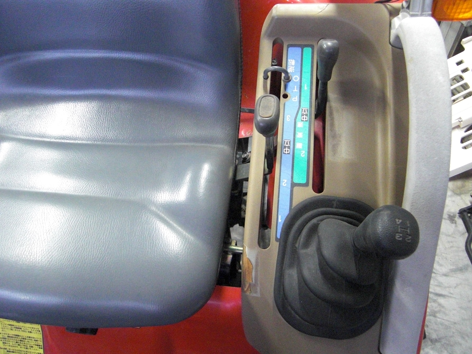 ヤンマー 中古トラクター AF120-VPUS4　　　　小型フル装備！の商品画像4