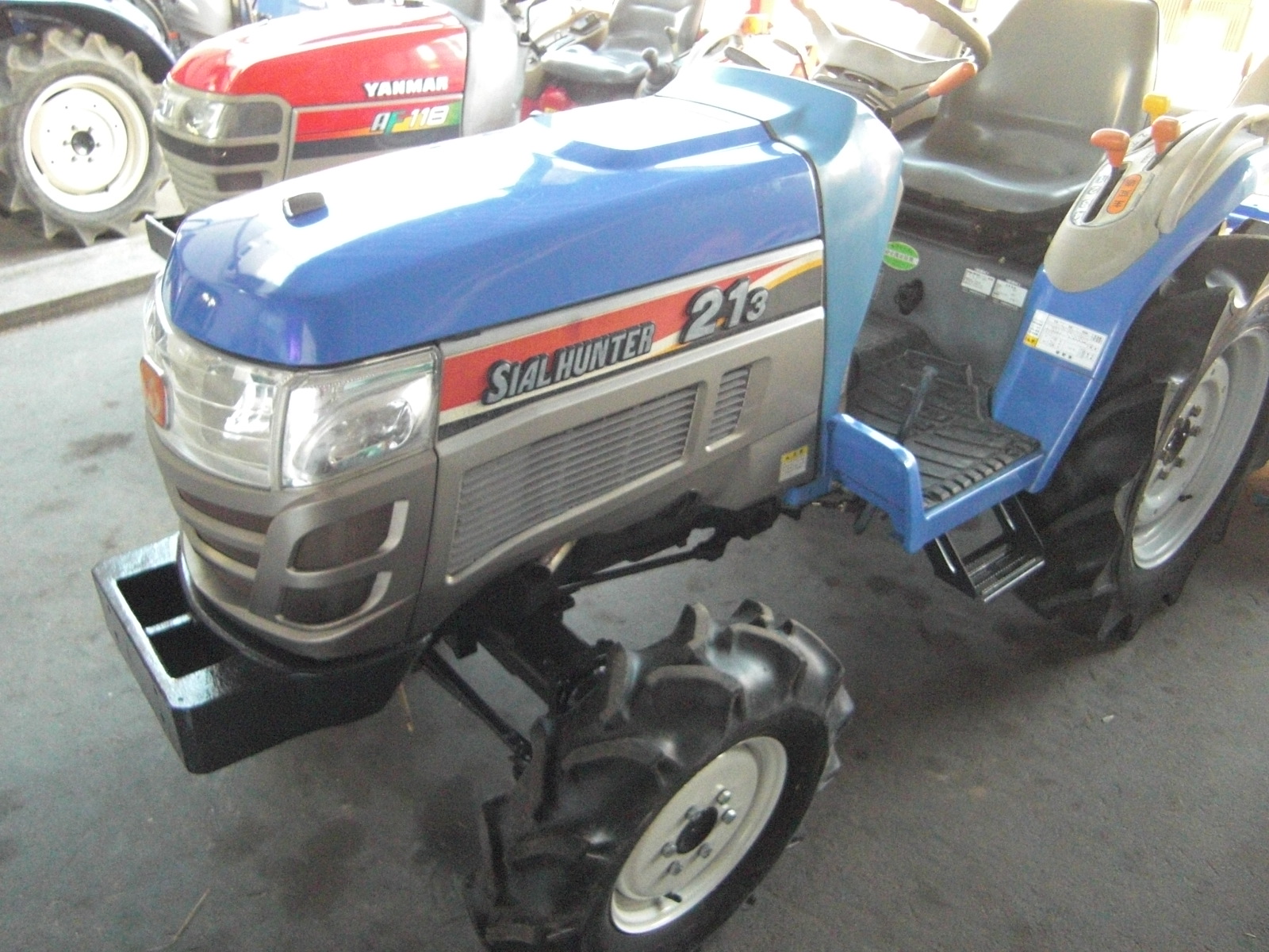 イセキ 中古トラクター TH213-QA14VD　　フル装備！　ハンドル切るだけIQターンでらくらく作業！