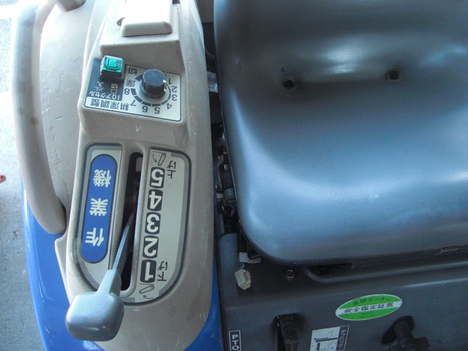 イセキ 中古トラクター TH213-QA14VD　　フル装備！　ハンドル切るだけIQターンでらくらく作業！の商品画像3