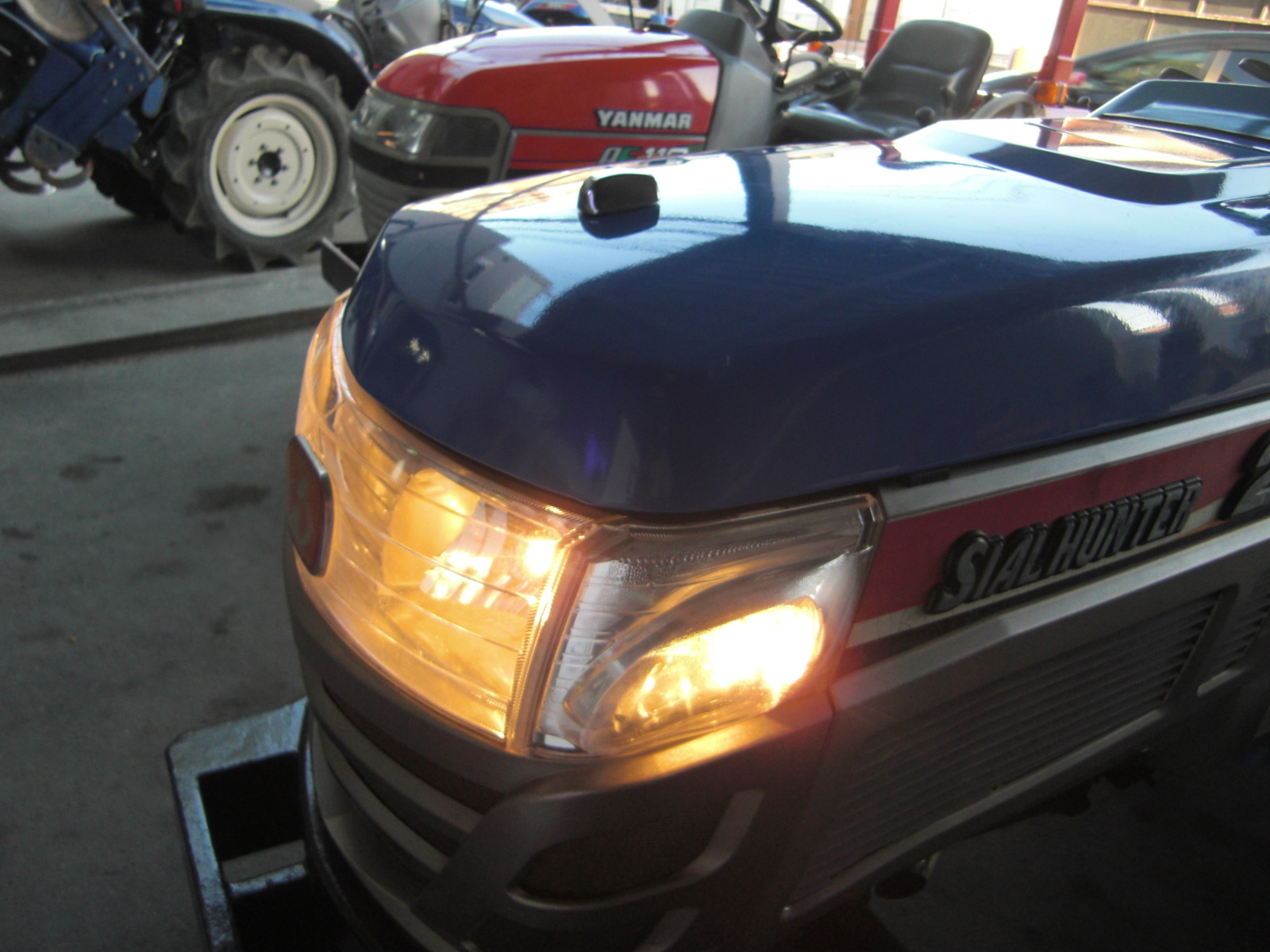 イセキ 中古トラクター TH213-QA14VD　　フル装備！　ハンドル切るだけIQターンでらくらく作業！の商品画像8