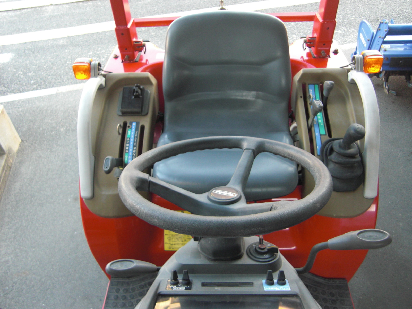 ヤンマー 中古トラクター AF118L-VPUKS4　　低アワー機！　フル装備！　人気のヤンマーAF100シリーズ後期型！の商品画像2