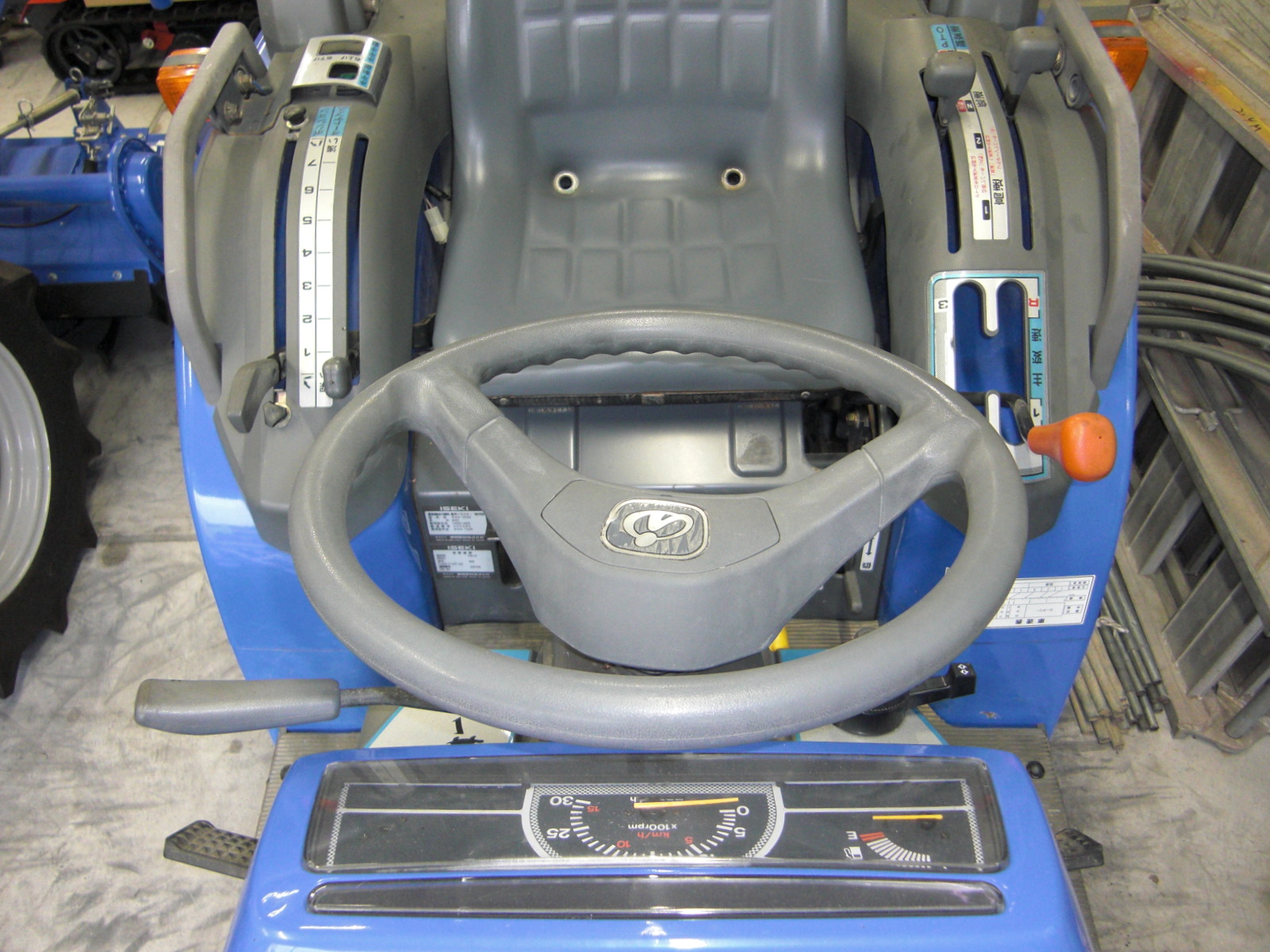 イセキ 中古トラクター THS20-KXZA3V　操作簡単シンプルタイプ　フル装備の商品画像2