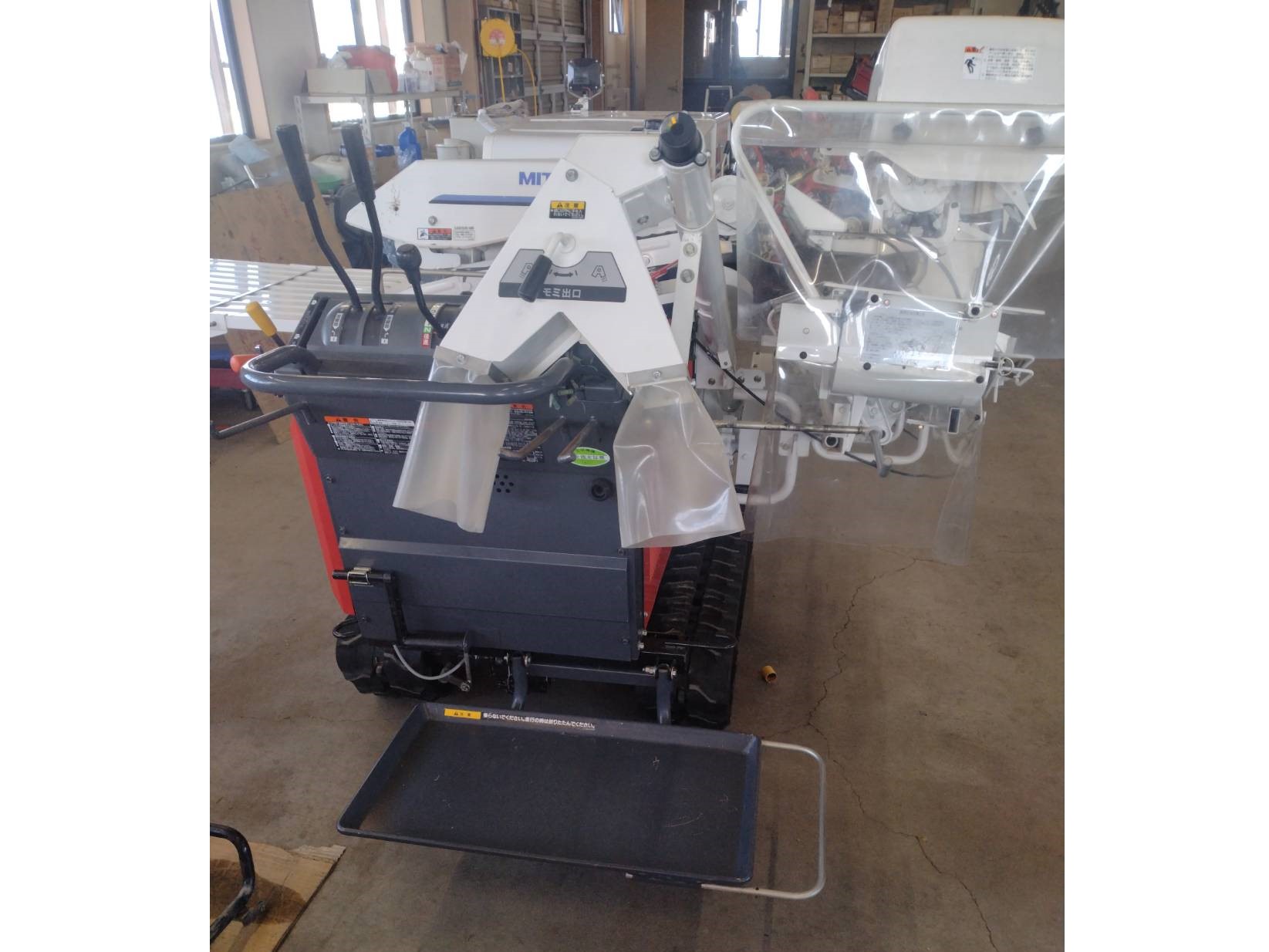 三菱マヒンドラ農機 中古ハーベスター MH83AENの商品画像1