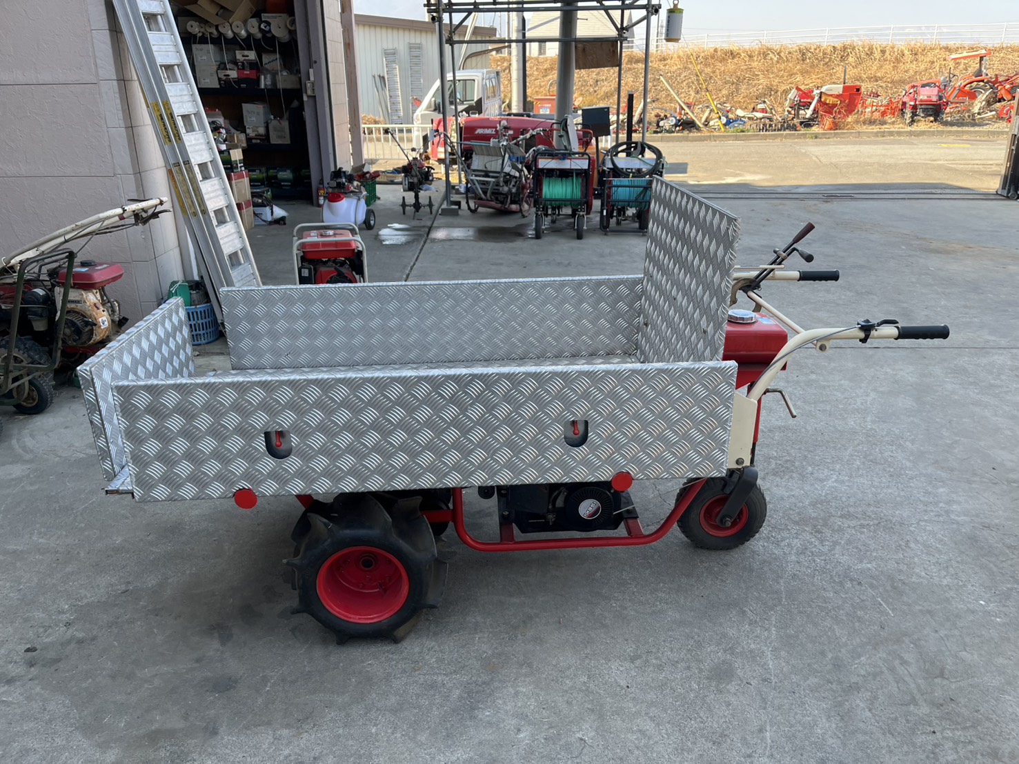 ヤンマー 中古運搬機 TG140Bの商品画像1