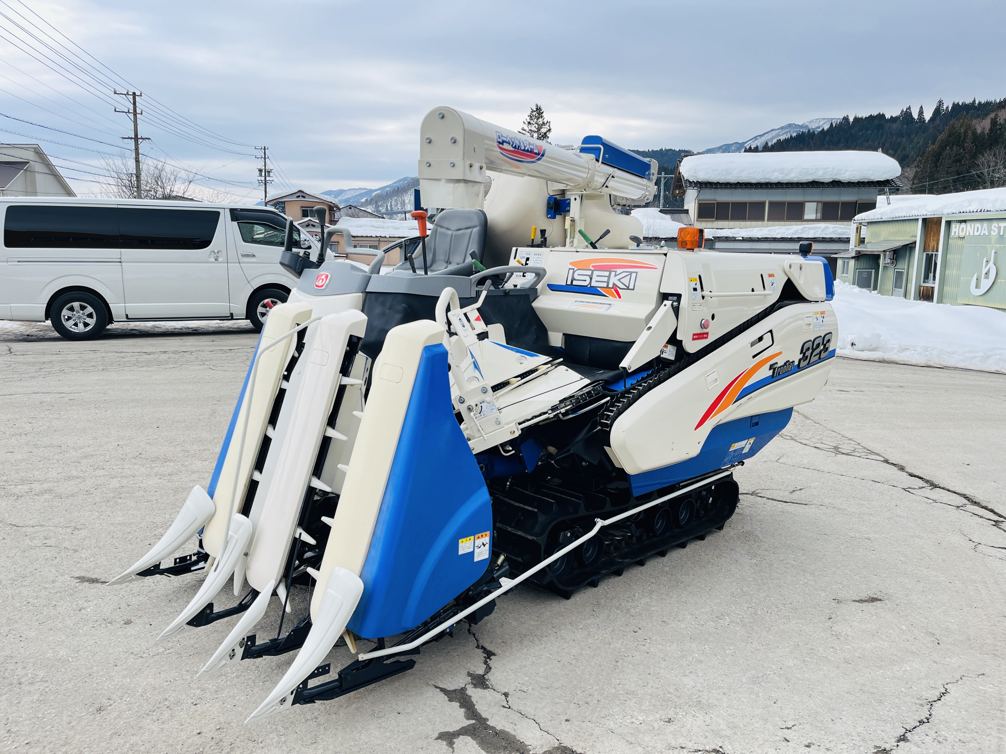 イセキ 中古コンバイン HVF323G-ZKWCの商品画像1