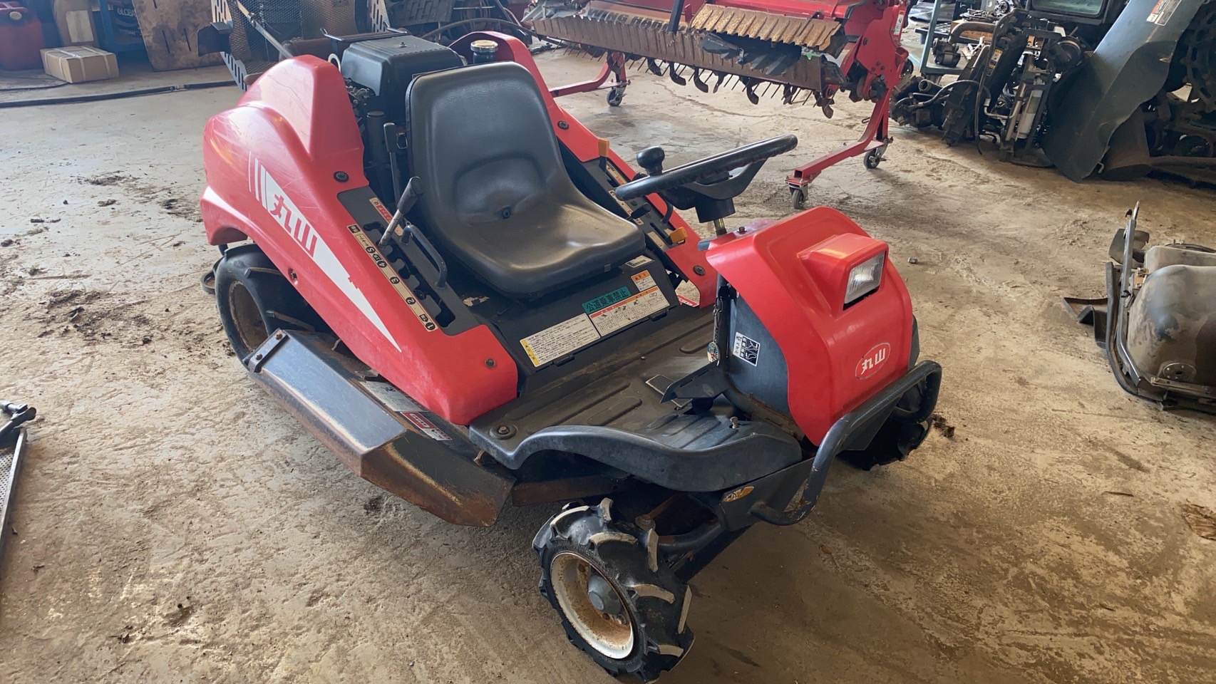 丸山製作所 中古草刈機 【エンジン新品】CM220