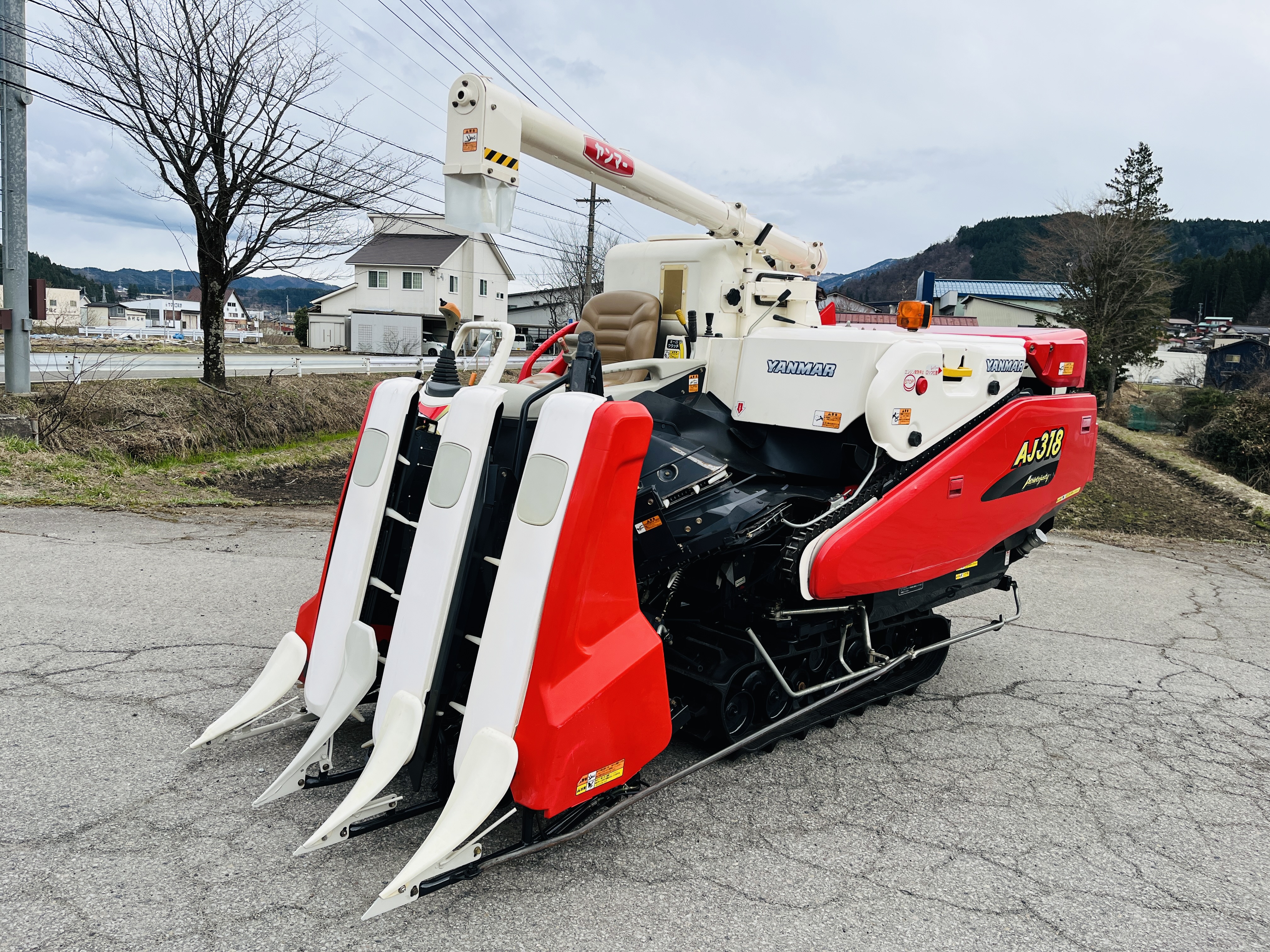 ヤンマー 中古コンバイン AJ318の商品画像1