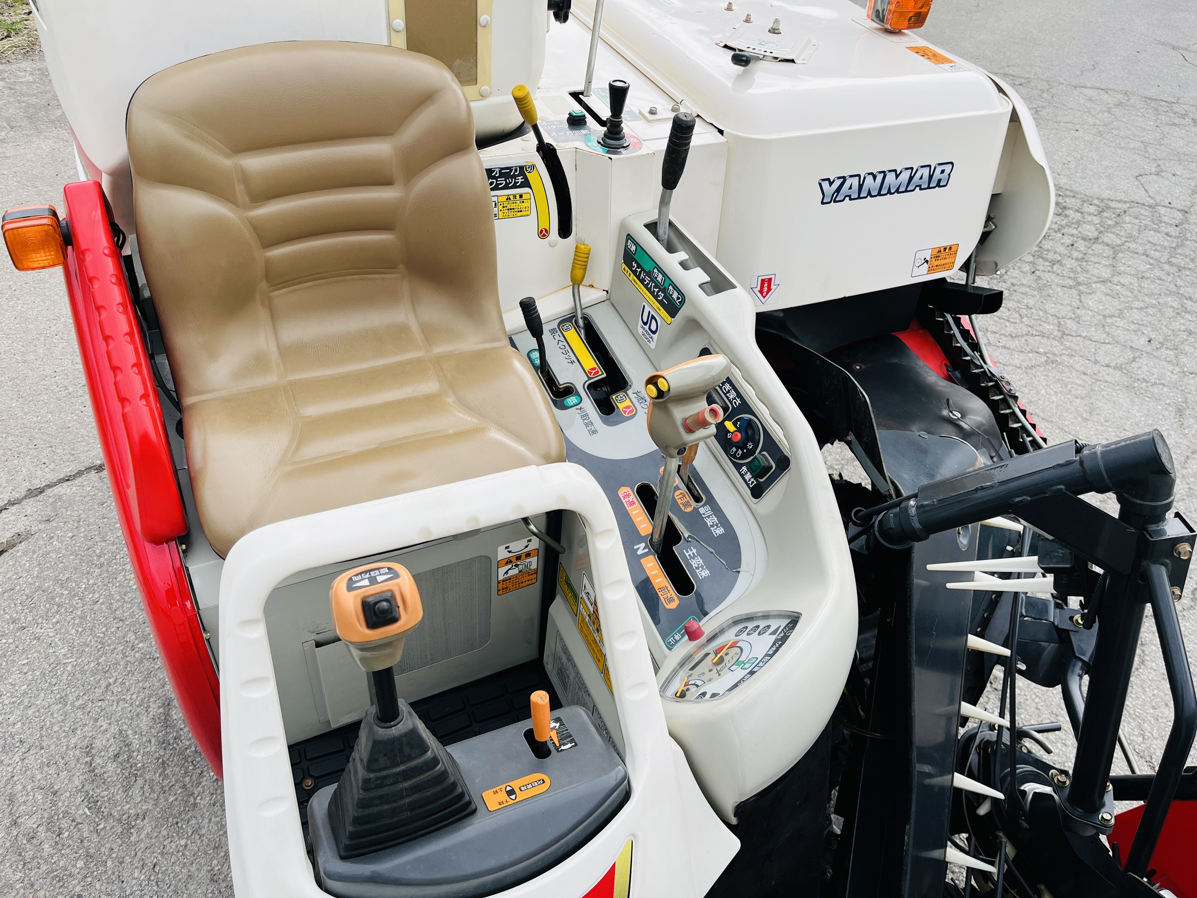 ヤンマー 中古コンバイン AJ318の商品画像9