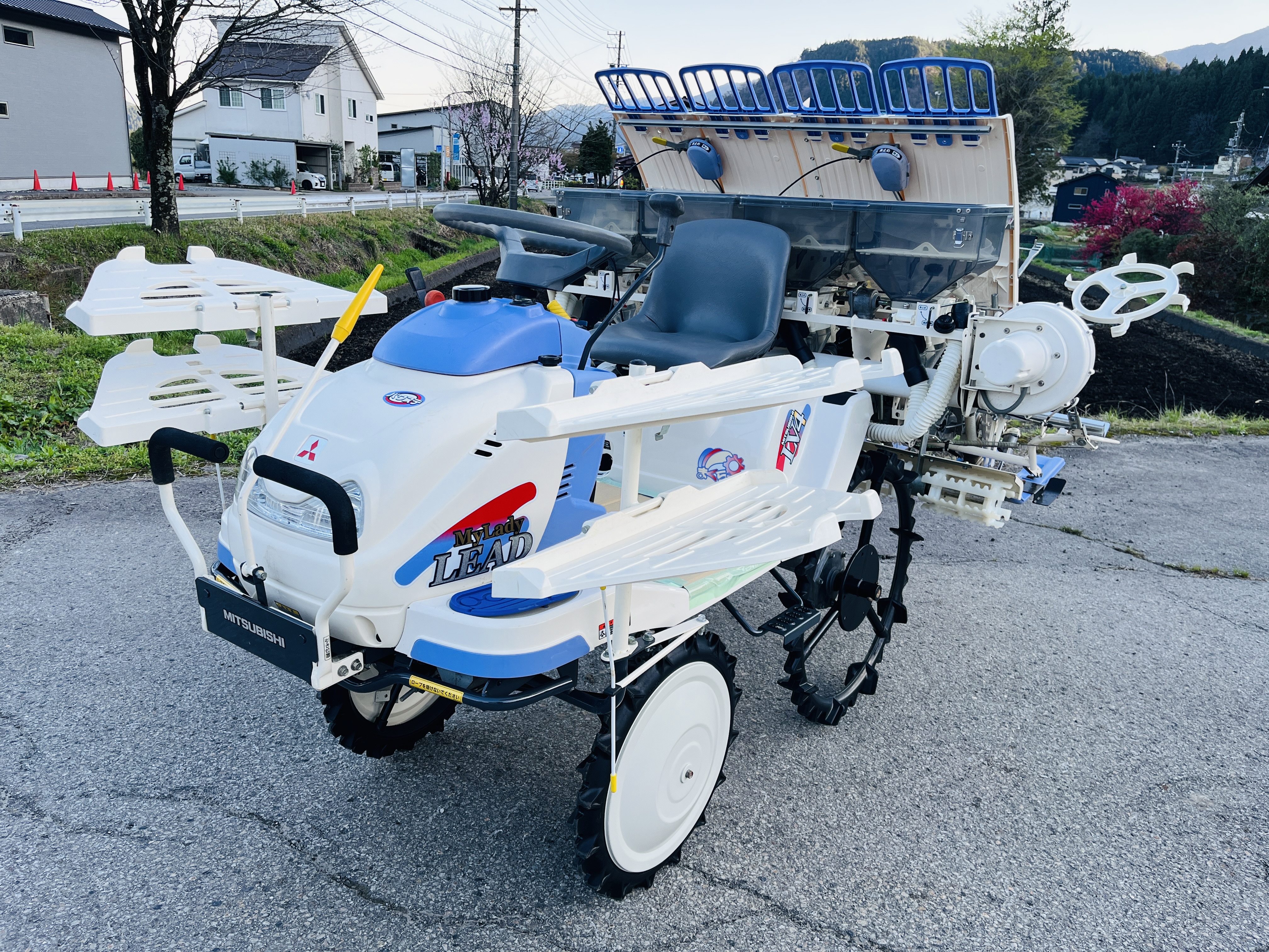 三菱マヒンドラ農機 中古田植機 LV4の商品画像1