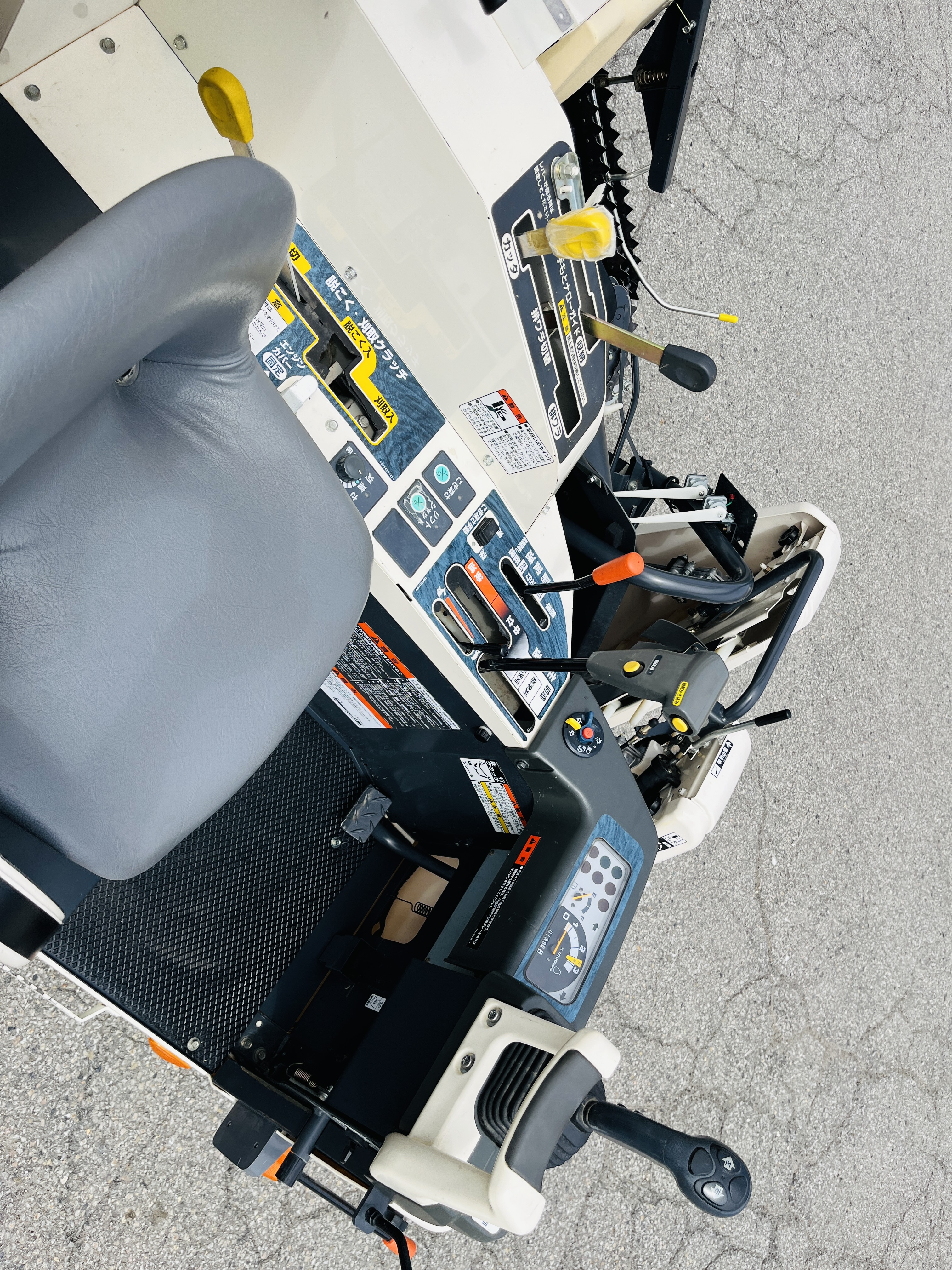 三菱マヒンドラ農機 中古コンバイン VM221Gの商品画像8