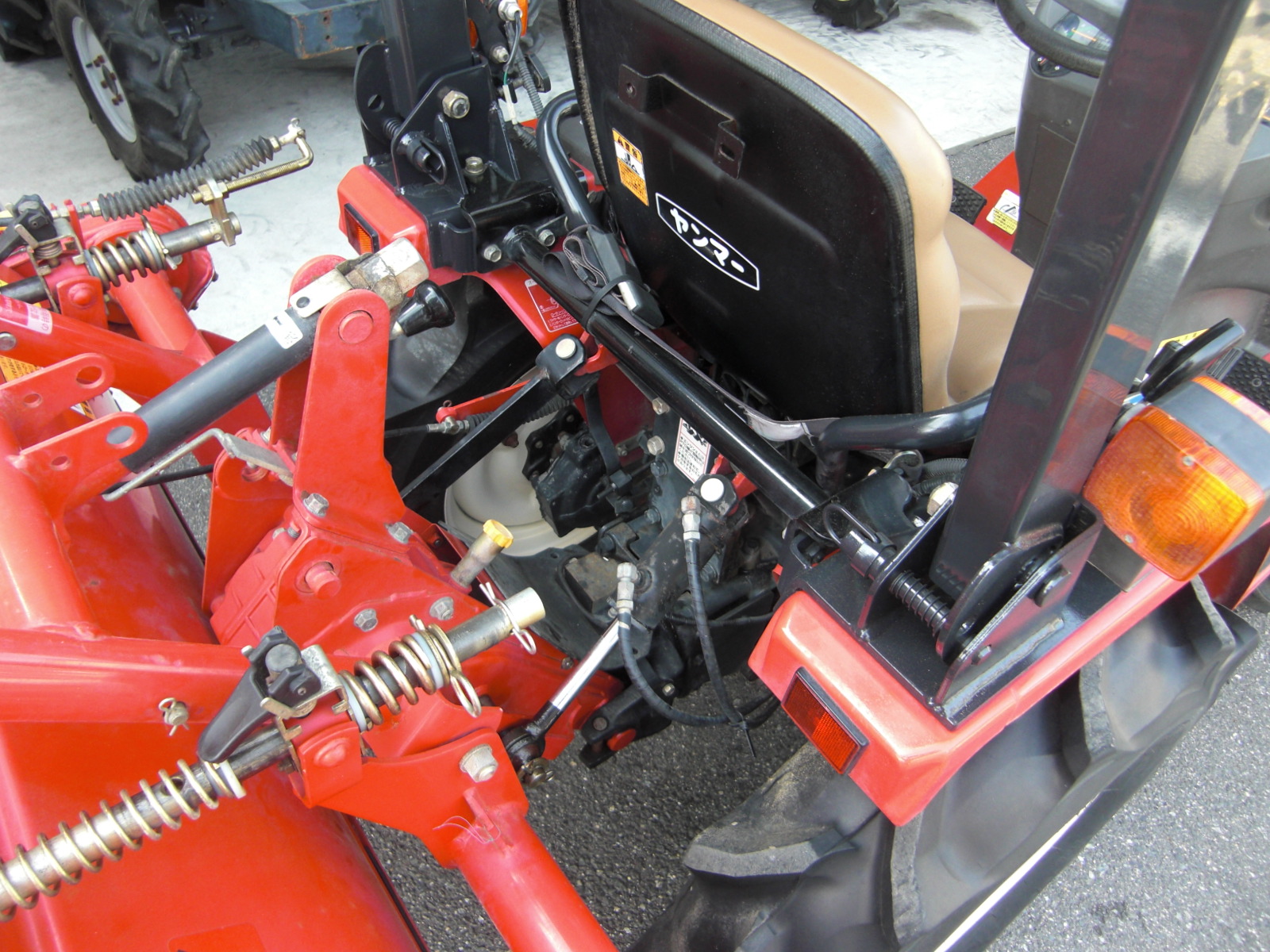 ヤンマー 中古トラクター Ke-14VUS2 　サンバイザー付でお買い得！の商品画像3