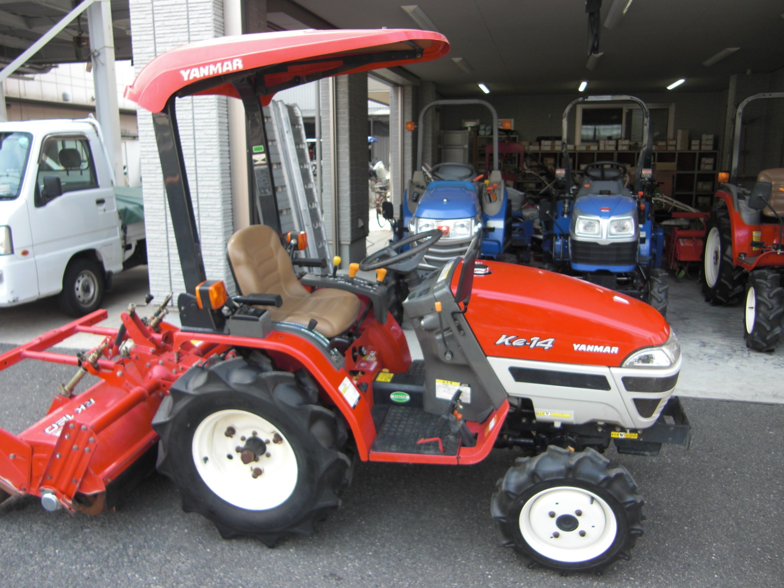 ヤンマー 中古トラクター Ke-14VUS2 　サンバイザー付でお買い得！の商品画像6