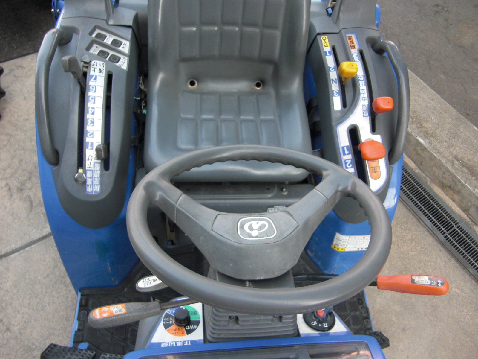 イセキ 中古トラクター TM16-KXZA2V　直装レべラ付でお買い得！の商品画像2