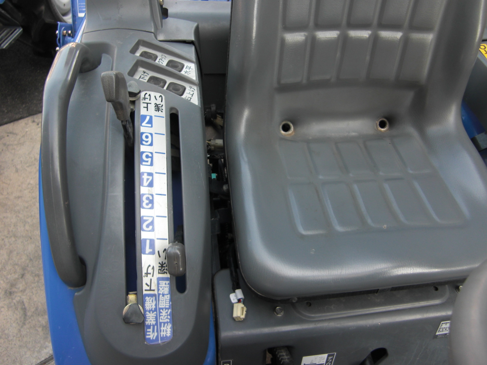 イセキ 中古トラクター TM16-KXZA2V　直装レべラ付でお買い得！の商品画像3
