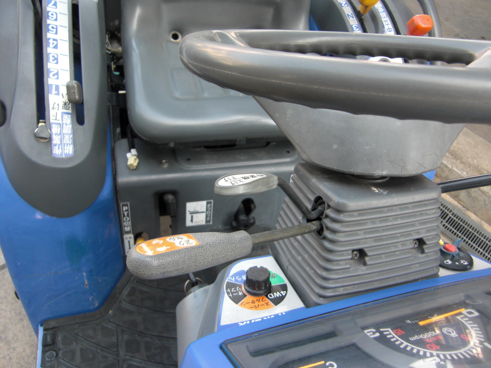 イセキ 中古トラクター TM16-KXZA2V　直装レべラ付でお買い得！の商品画像5