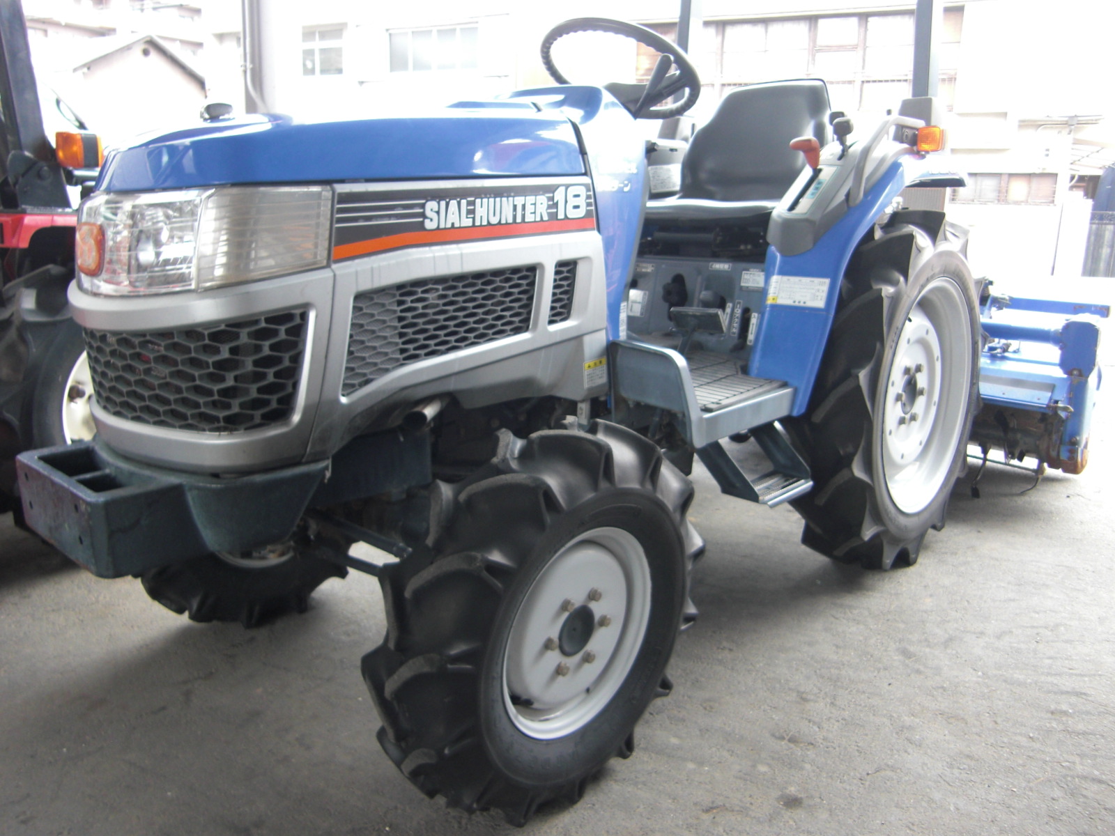 イセキ 中古トラクター TH18-QA3V   ハンドル切るだけIQターンでらくらく作業！の商品画像1