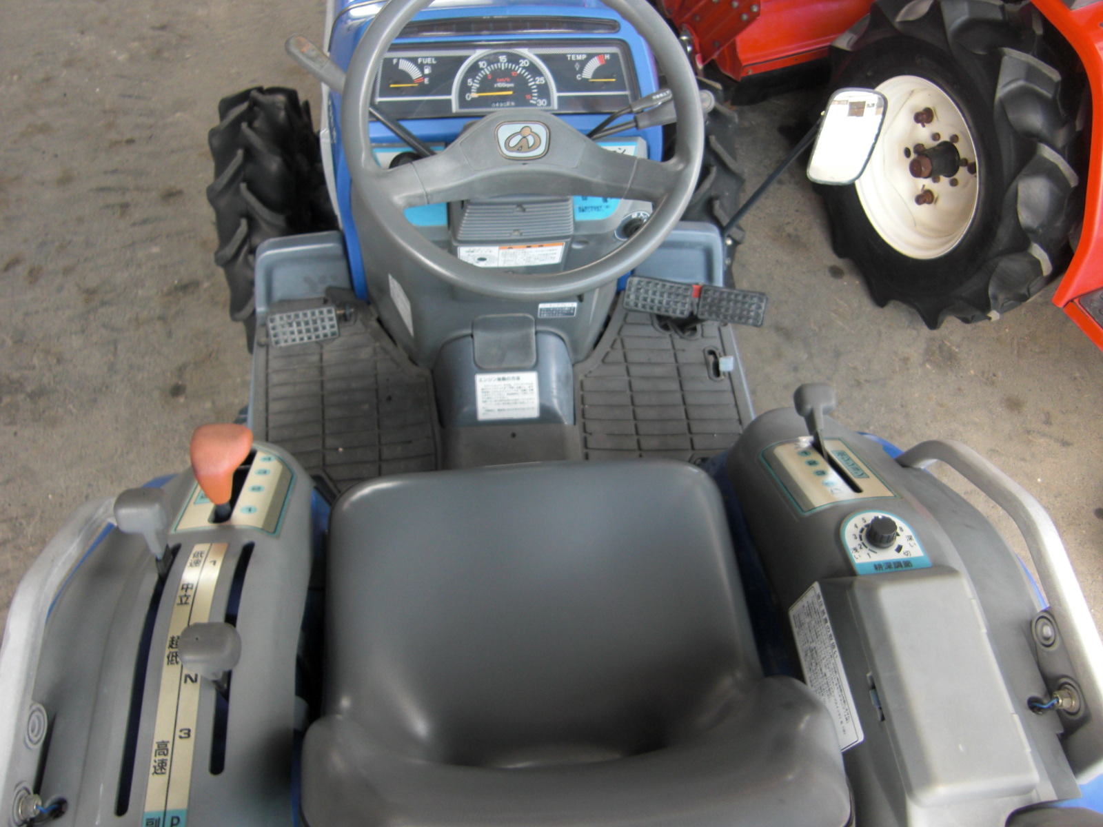 イセキ 中古トラクター TH18-QA3V   ハンドル切るだけIQターンでらくらく作業！の商品画像2