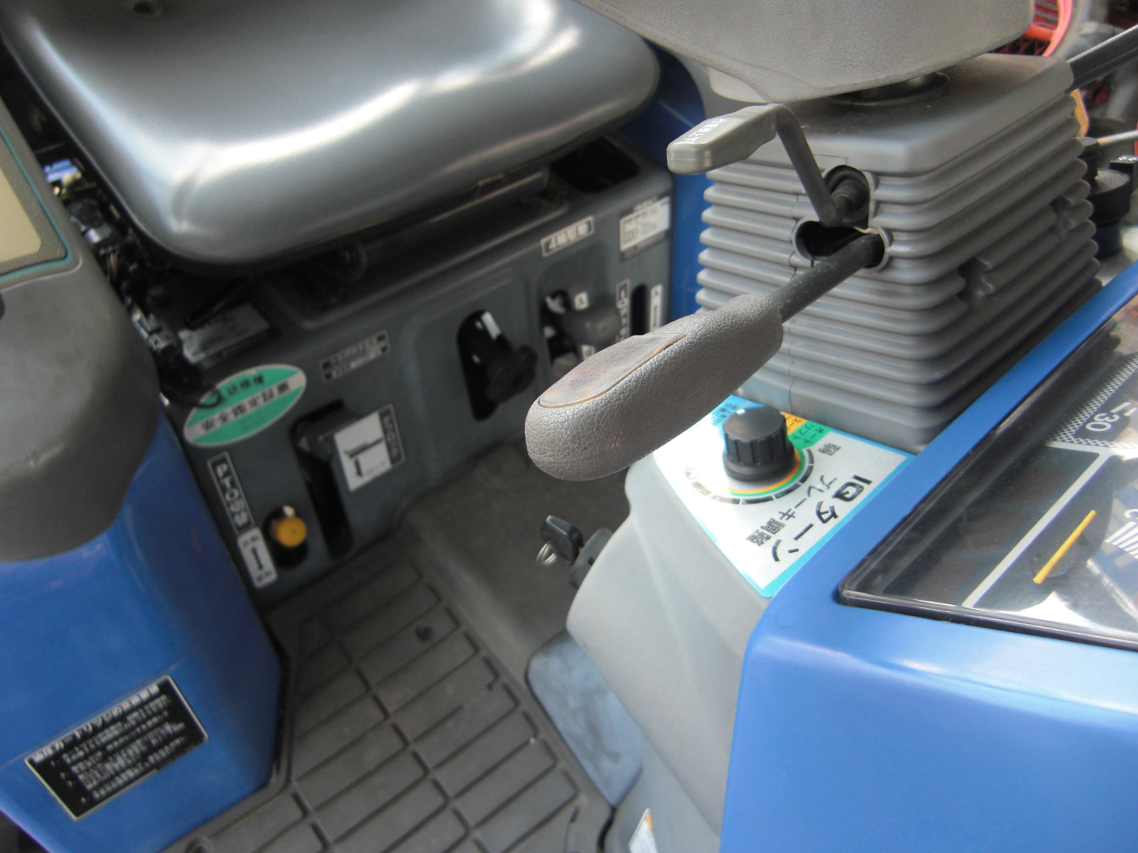 イセキ 中古トラクター TH18-QA3V   ハンドル切るだけIQターンでらくらく作業！の商品画像4