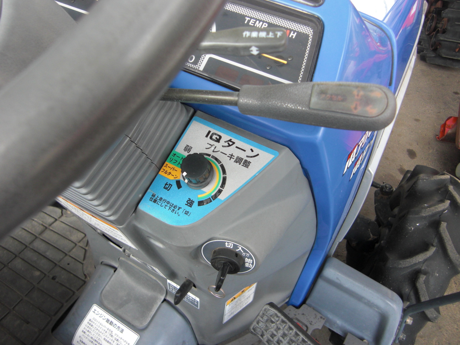 イセキ 中古トラクター TH18-QA3V   ハンドル切るだけIQターンでらくらく作業！の商品画像5