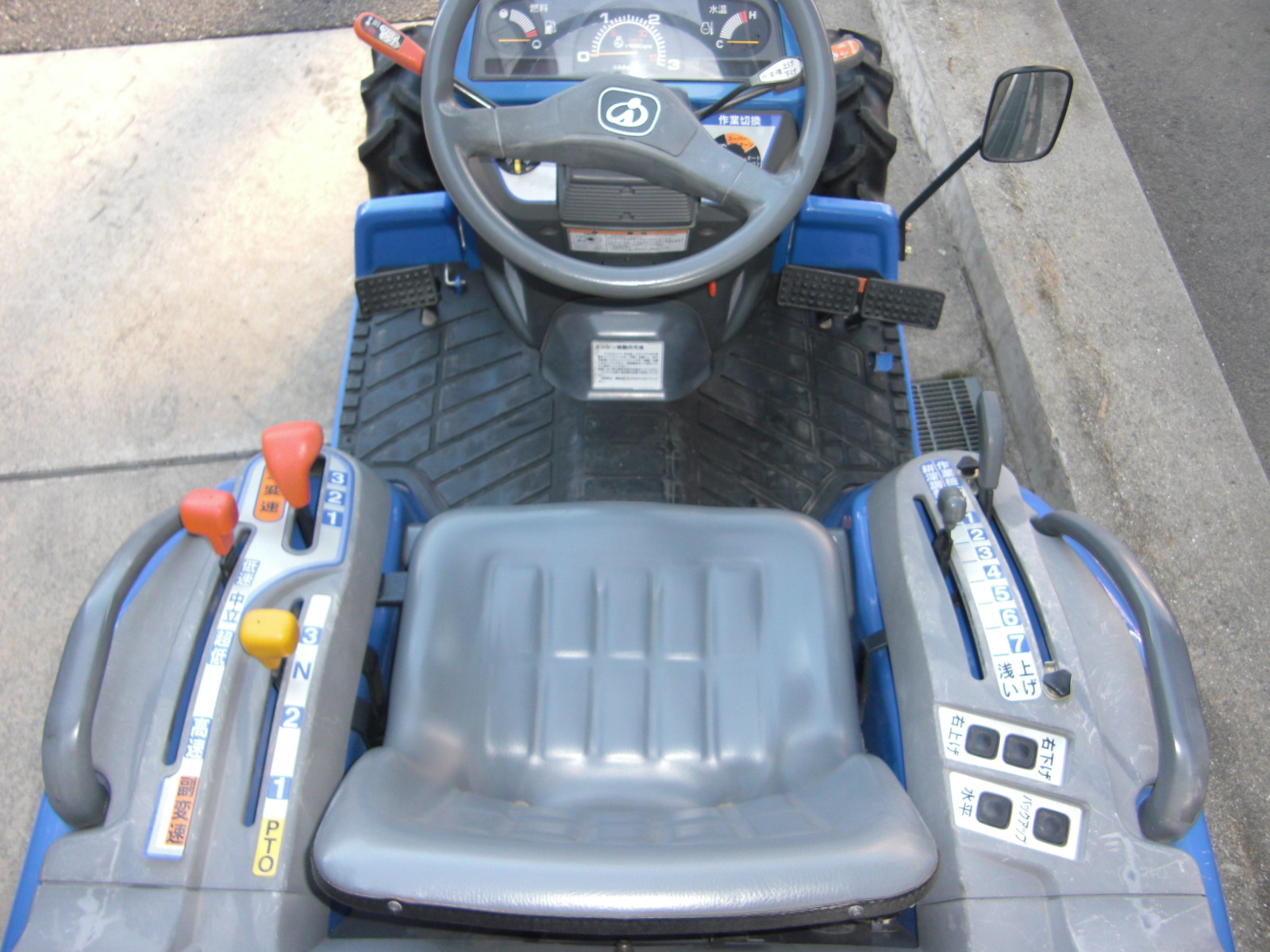 イセキ 中古トラクター TM18-KXZA3V　小型フル装備！　直装レべラ付でお買い得！！の商品画像2