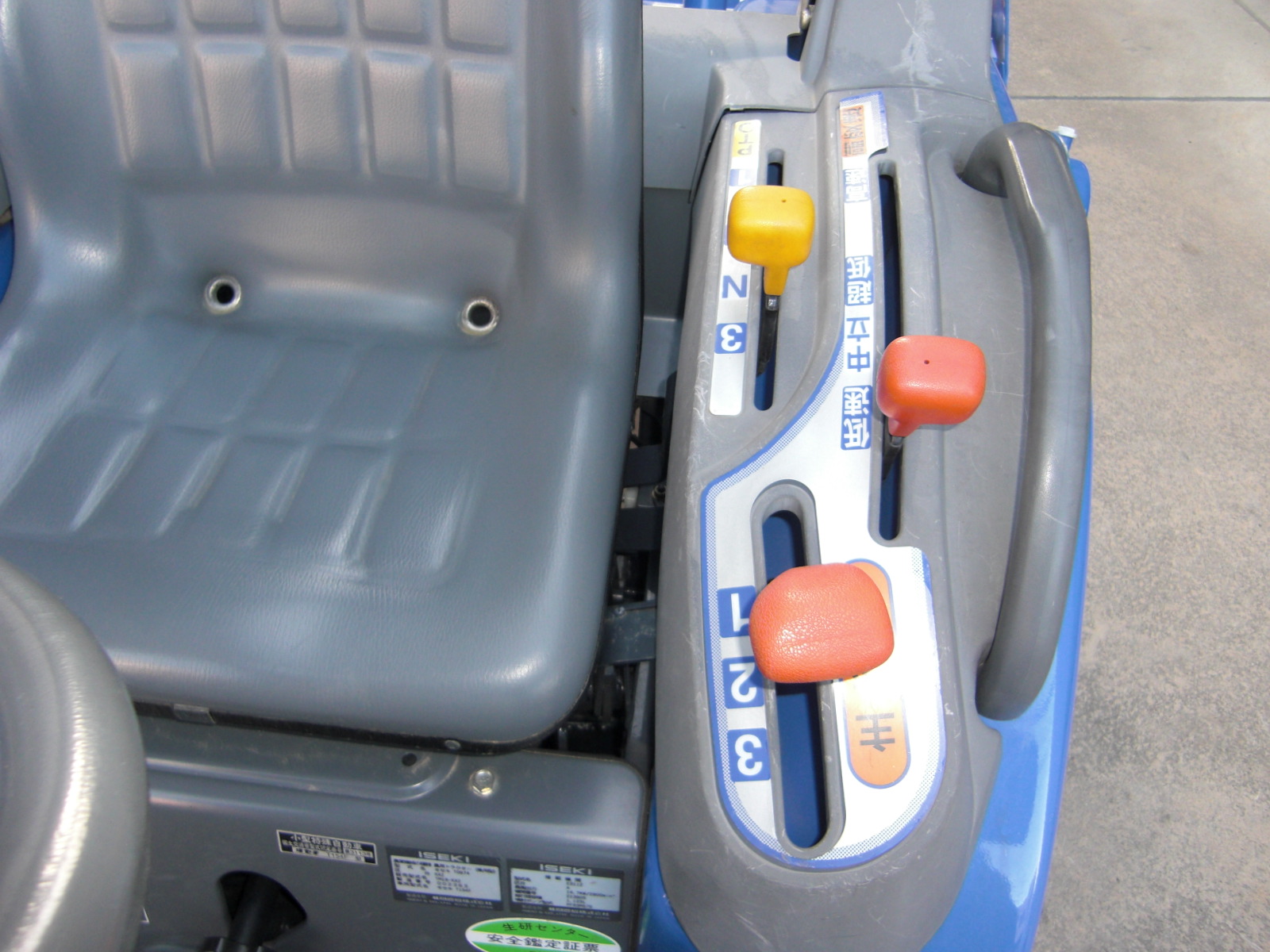 イセキ 中古トラクター TM18-KXZA3V　小型フル装備！　直装レべラ付でお買い得！！の商品画像4