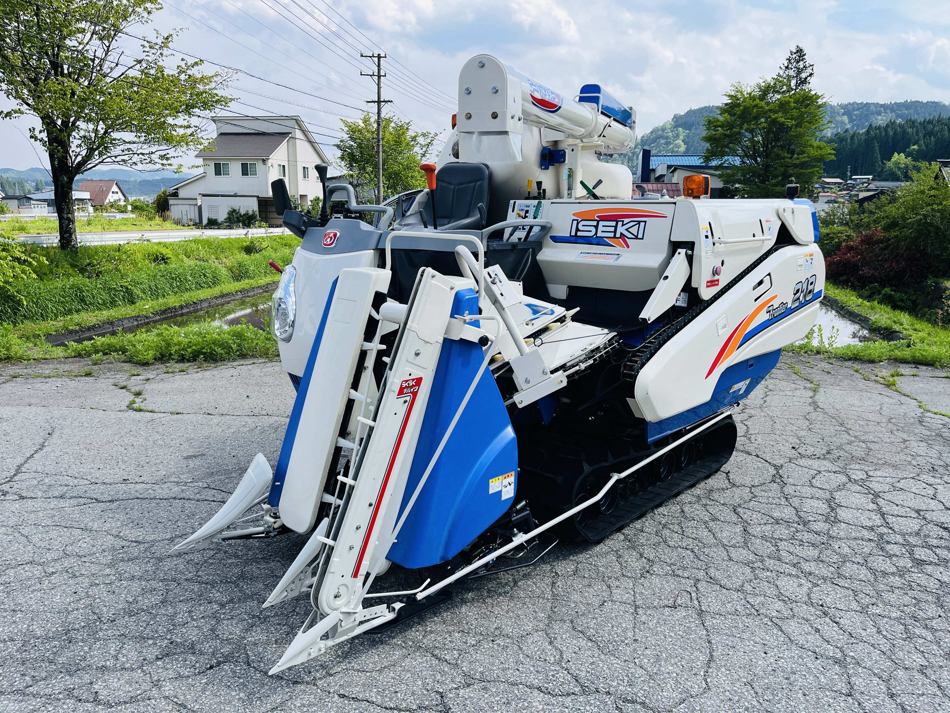 イセキ 中古コンバイン HVF218G-ZKHWCの商品画像1