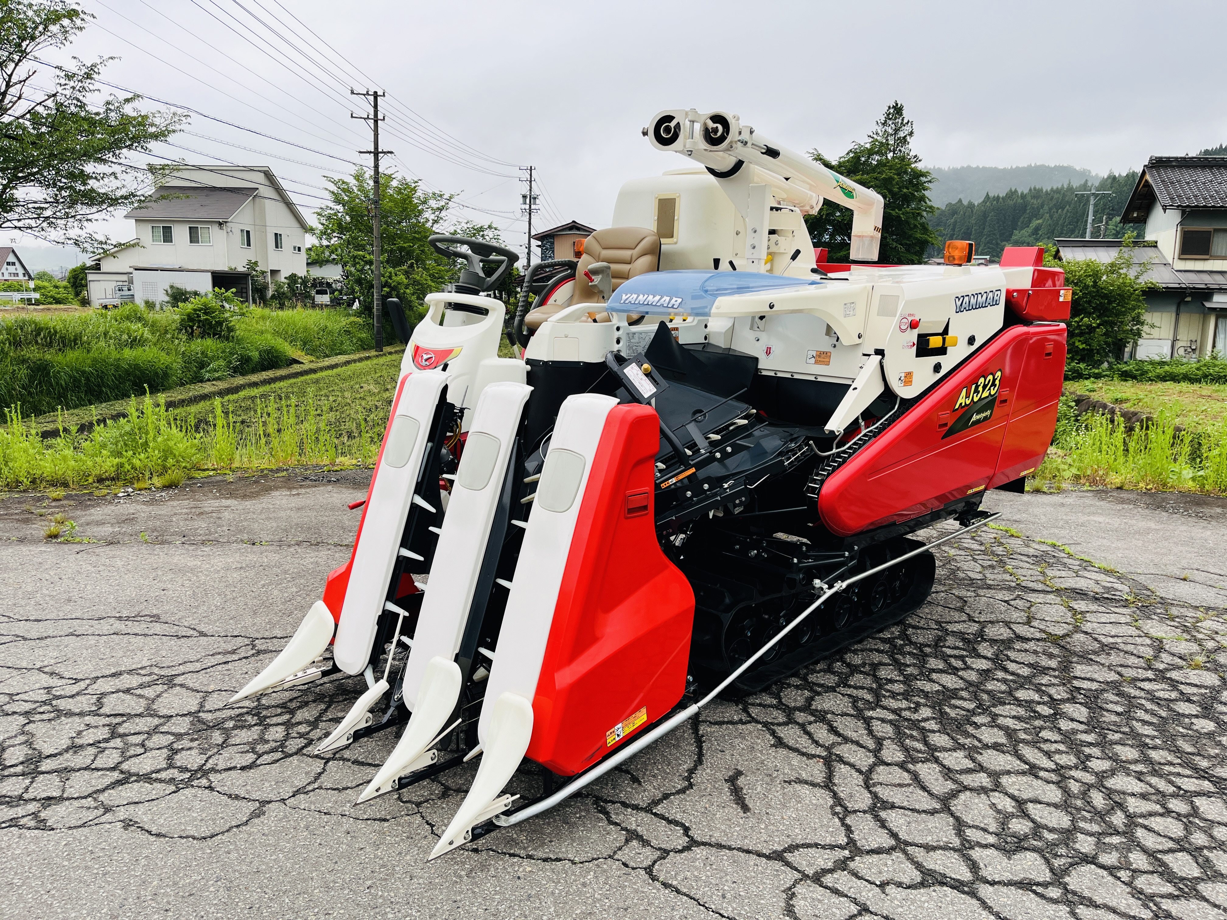 ヤンマー 中古コンバイン AJ323の商品画像1