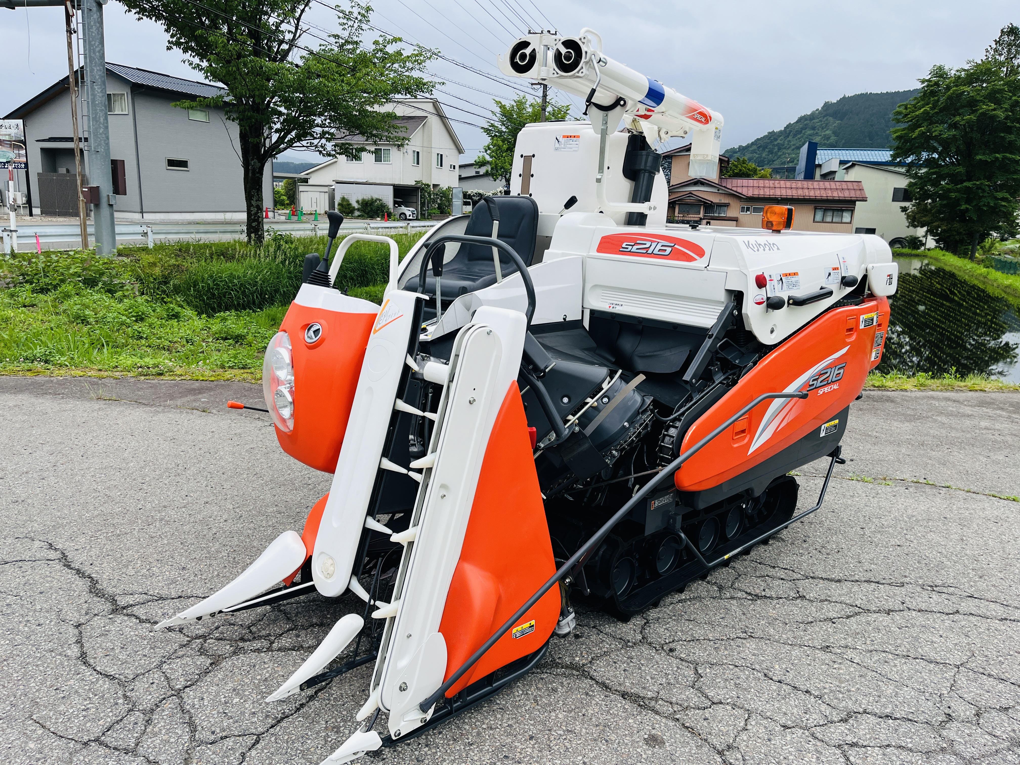 クボタ 中古コンバイン S216-GLW
