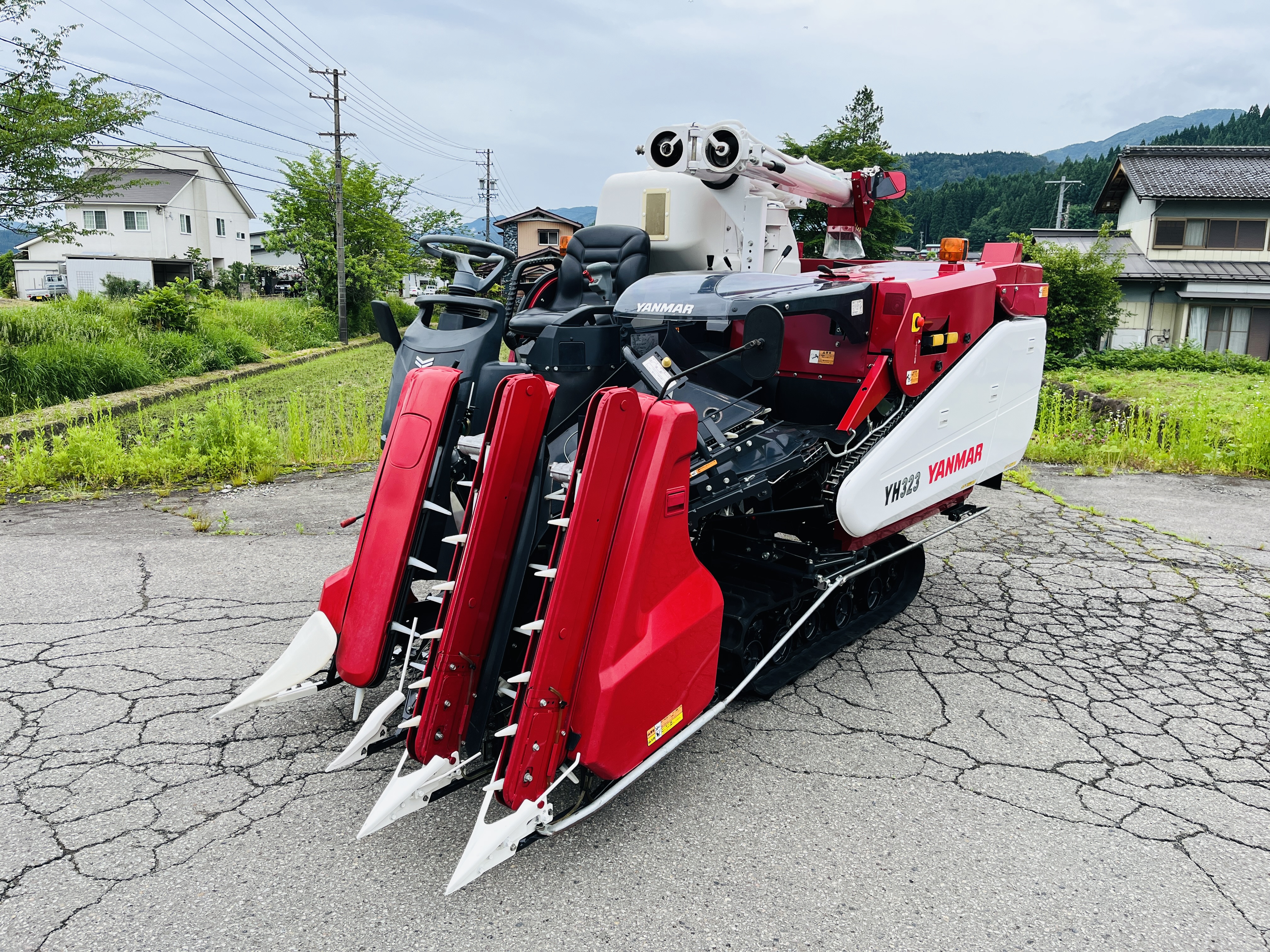 ヤンマー 中古コンバイン YH323の商品画像1