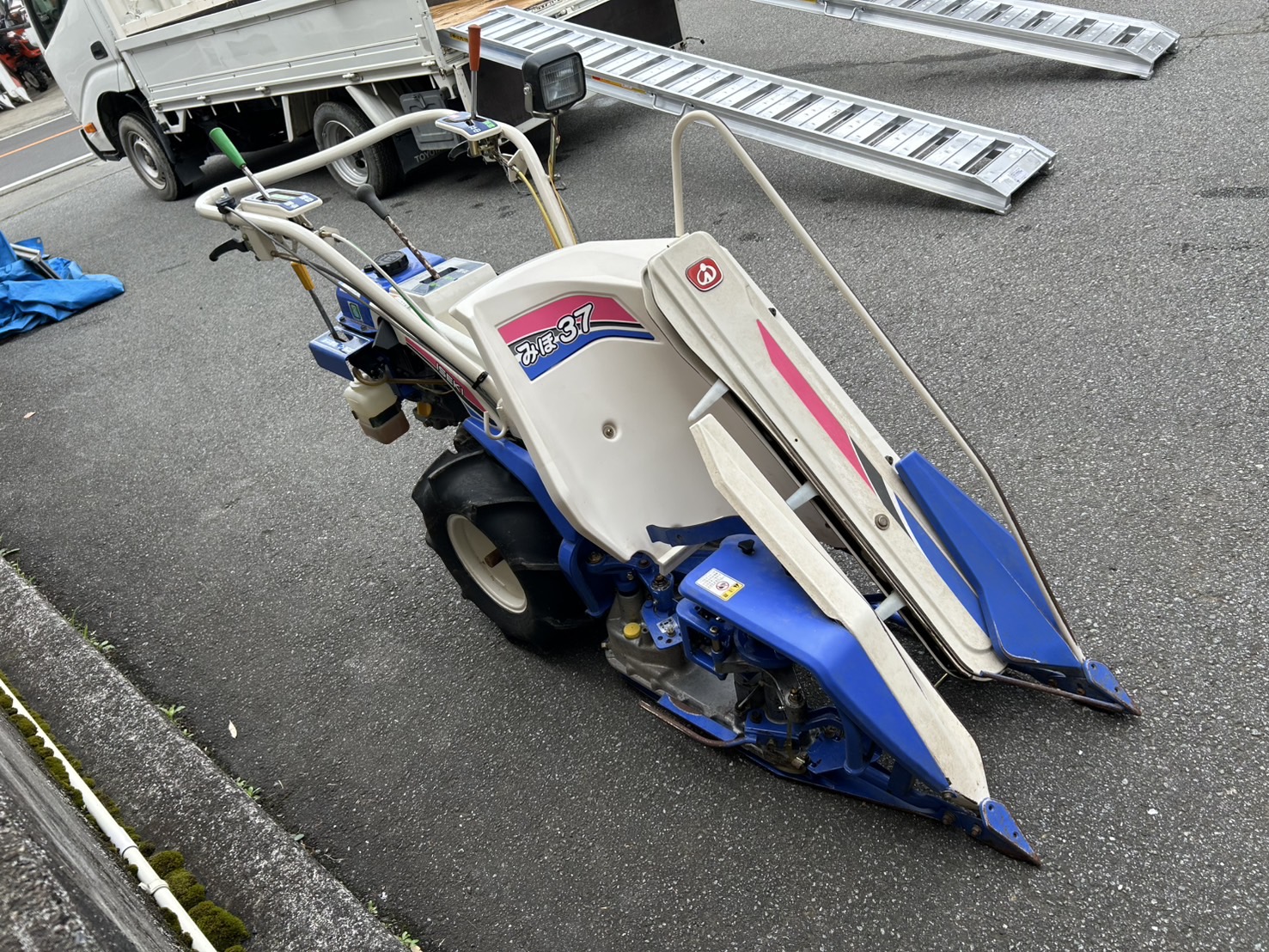 イセキ 中古バインダー RE37-DHの商品画像1