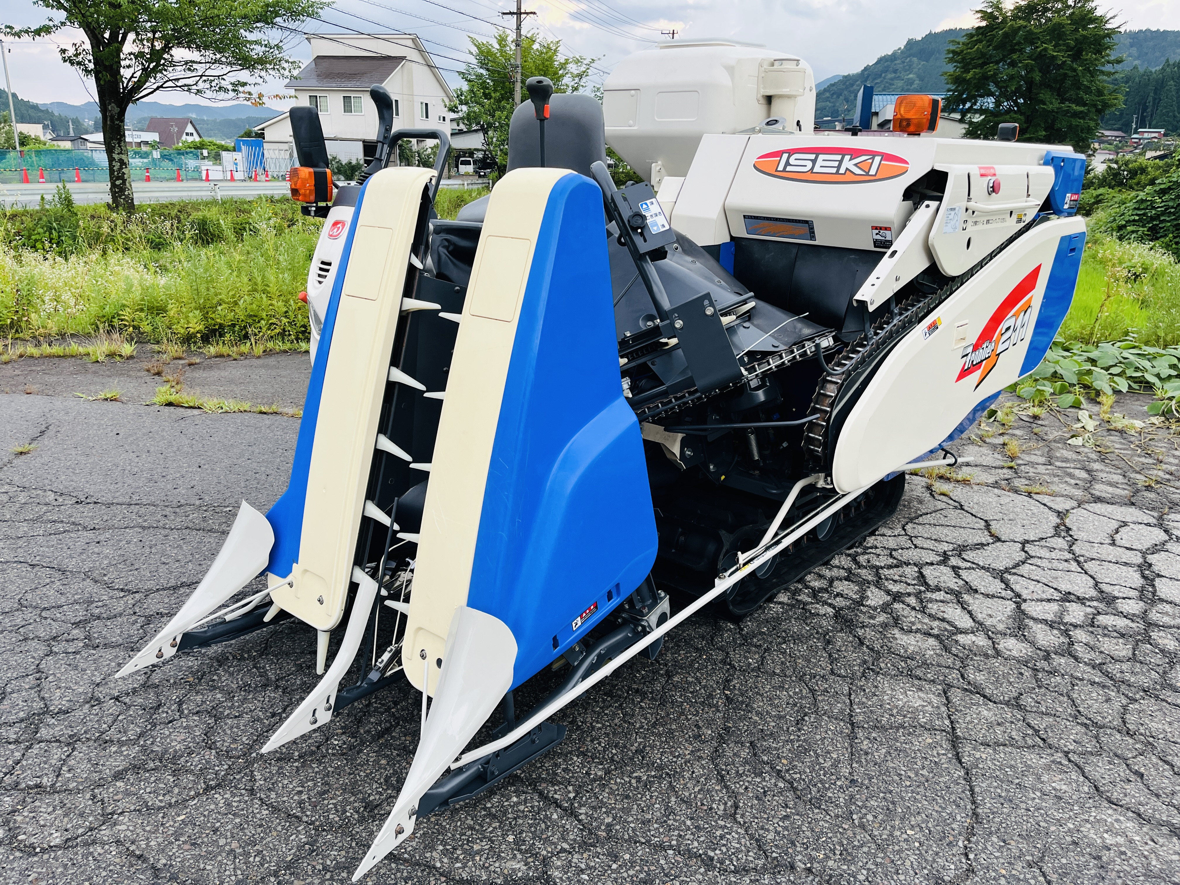 イセキ 中古コンバイン HN211KWCの商品画像1