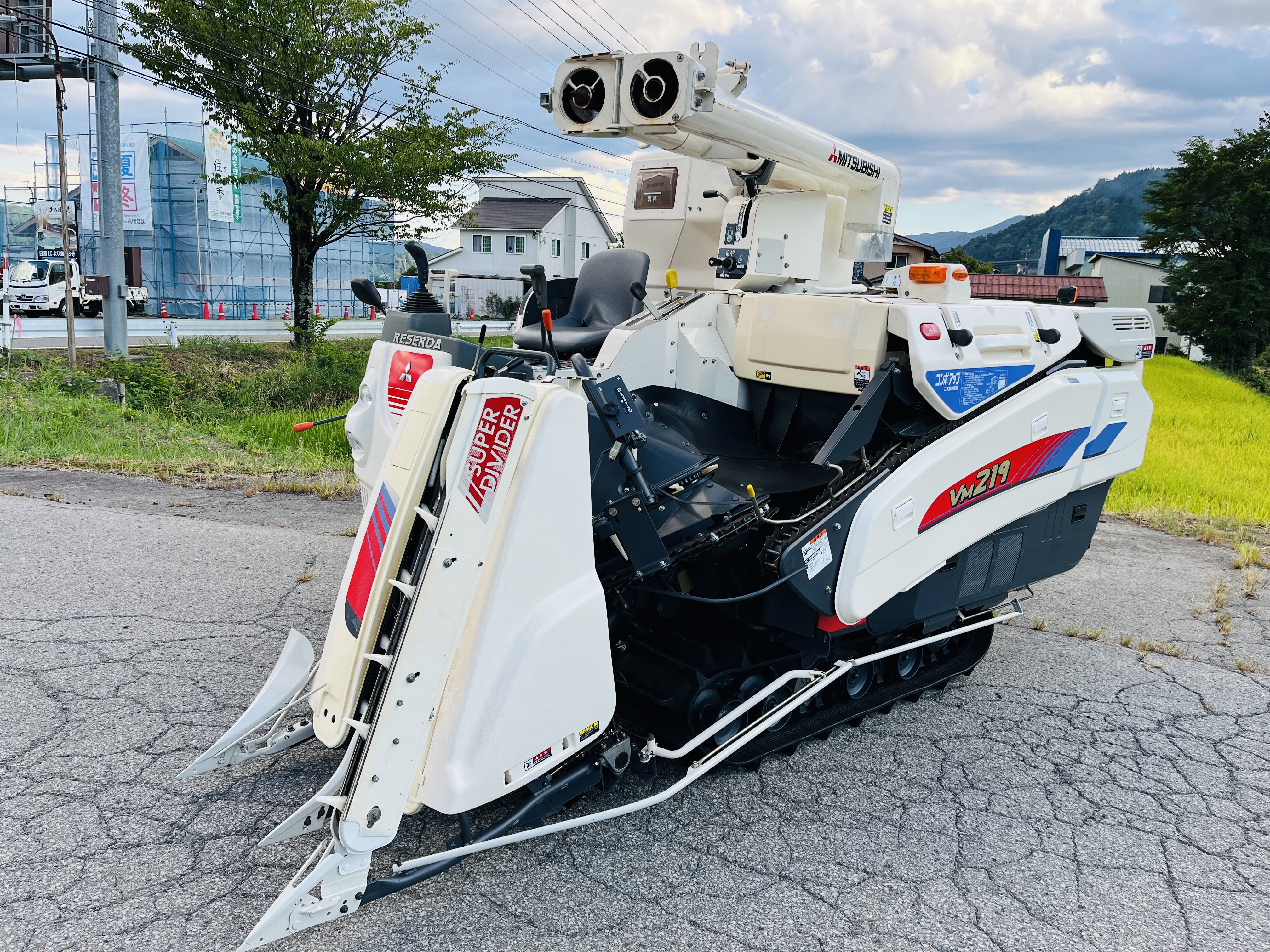 三菱マヒンドラ農機 中古コンバイン VM219Gの商品画像1