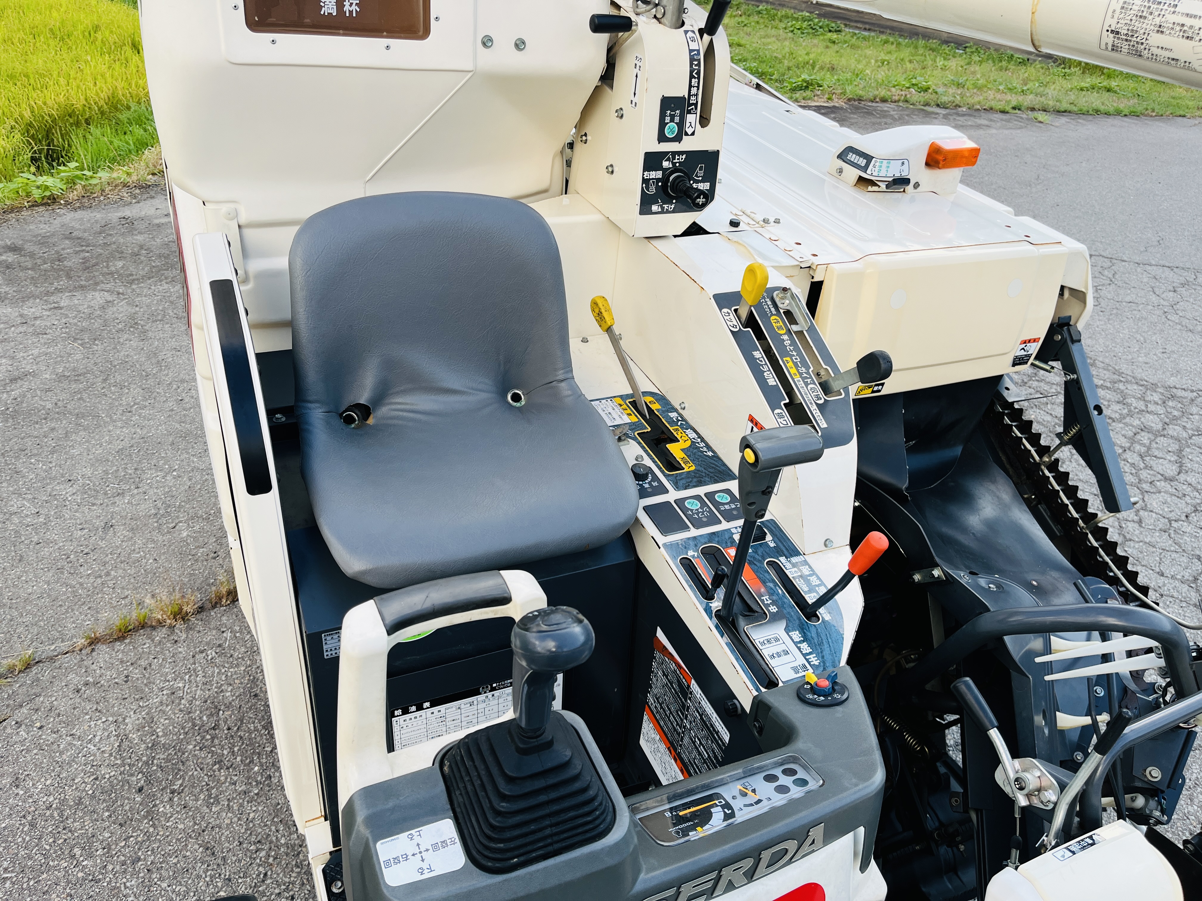 三菱マヒンドラ農機 中古コンバイン VM219Gの商品画像9