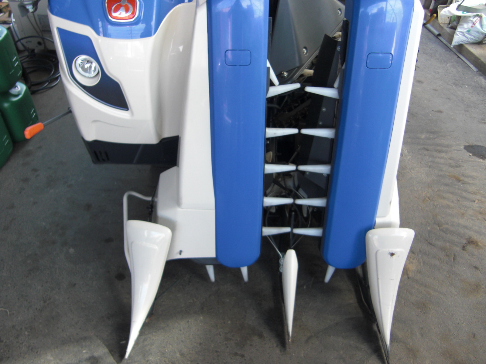 イセキ 中古コンバイン HVZ211-GEZKHWC　現行機！　低アワー機！　新車の半額以下！　お買い得商品！の商品画像3