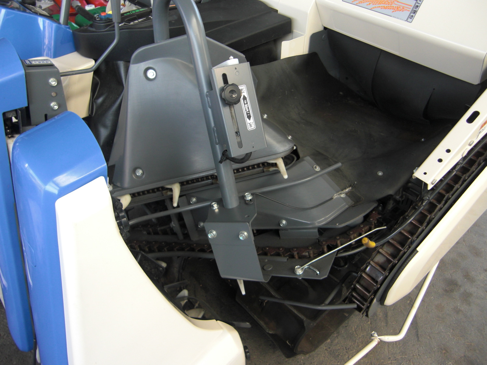 イセキ 中古コンバイン HVZ211-GEZKHWC　現行機！　低アワー機！　新車の半額以下！　お買い得商品！の商品画像6