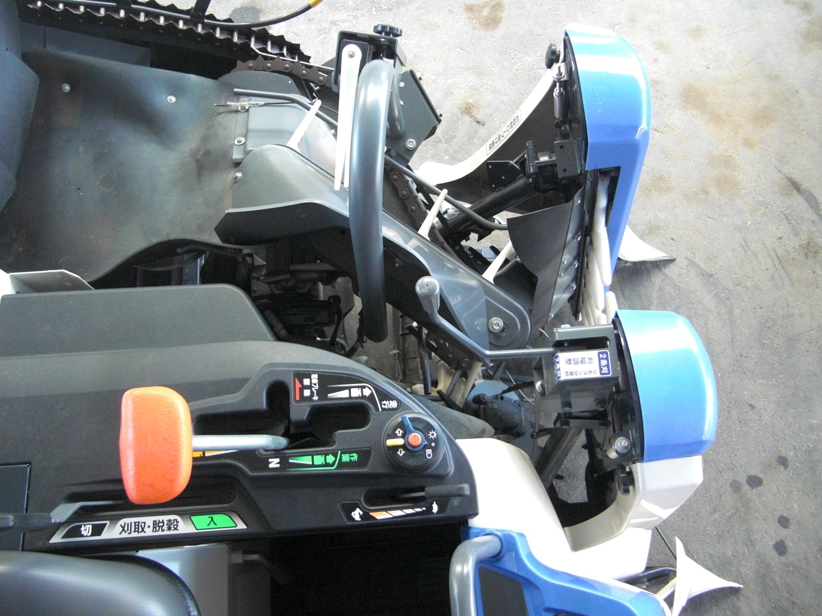 イセキ 中古コンバイン HVZ211-GEZKHWC　現行機！　低アワー機！　新車の半額以下！　お買い得商品！の商品画像7