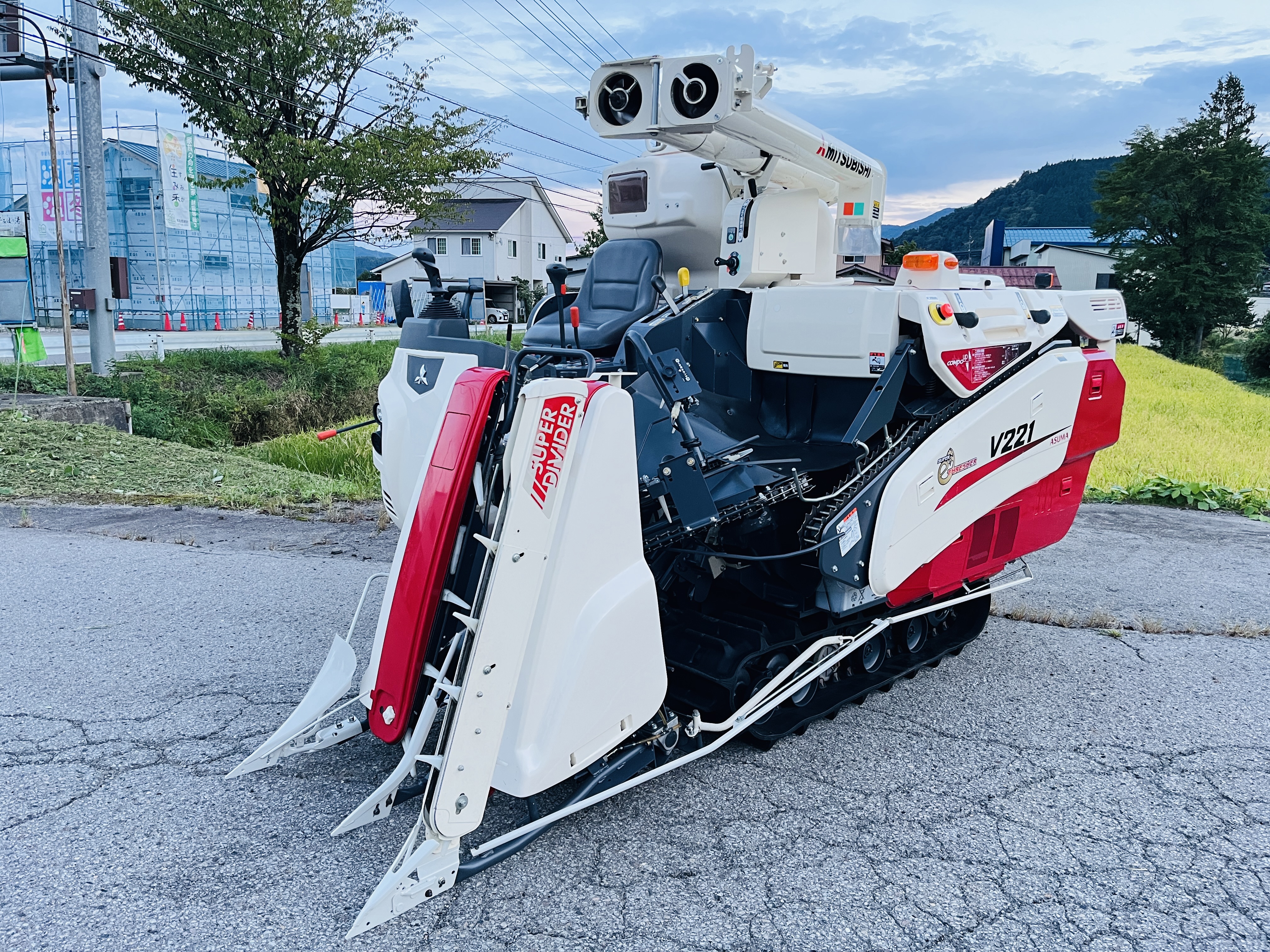 三菱マヒンドラ農機 中古コンバイン V221の商品画像1