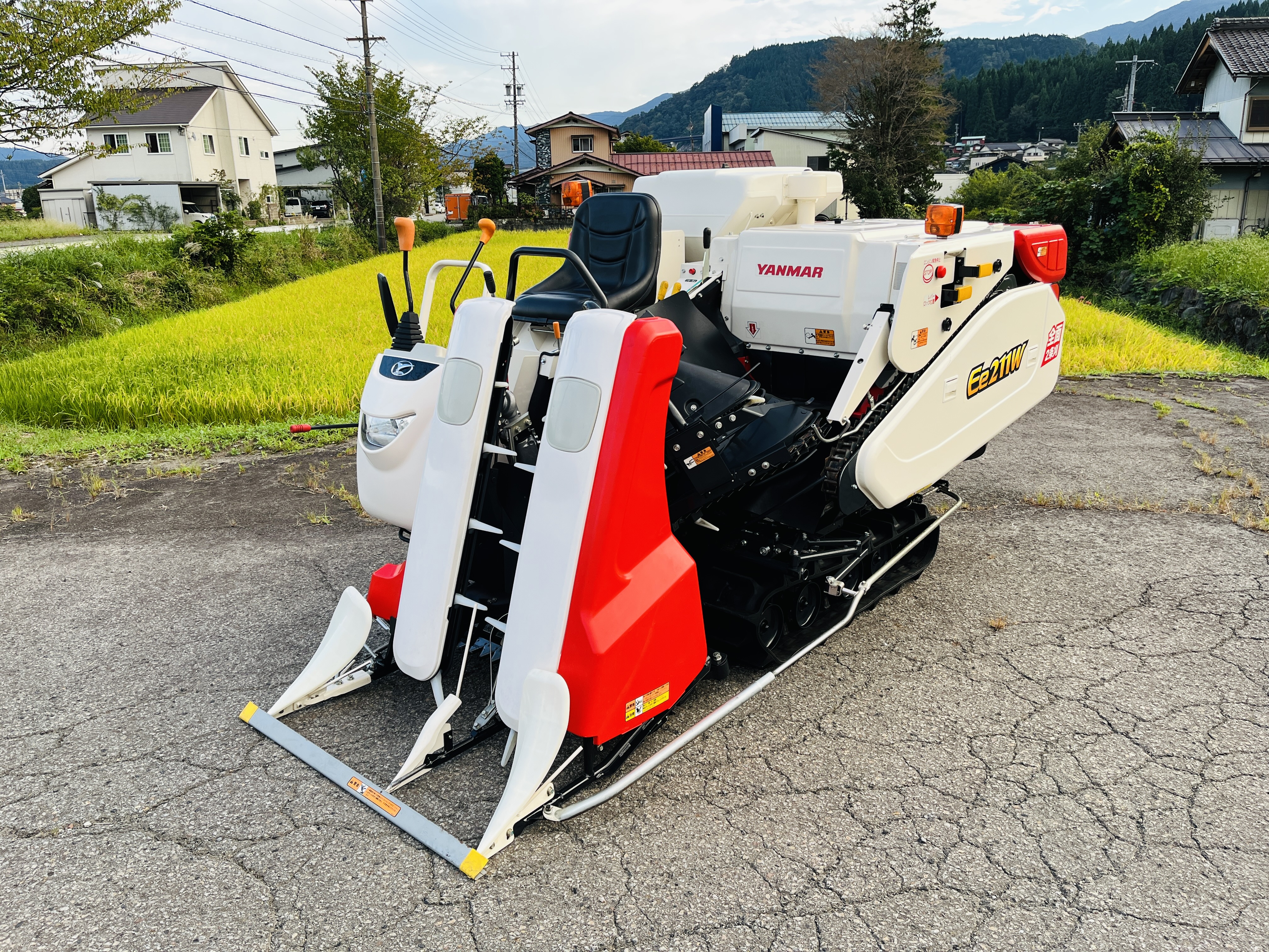 ヤンマー 中古コンバイン Ee211Wの商品画像1